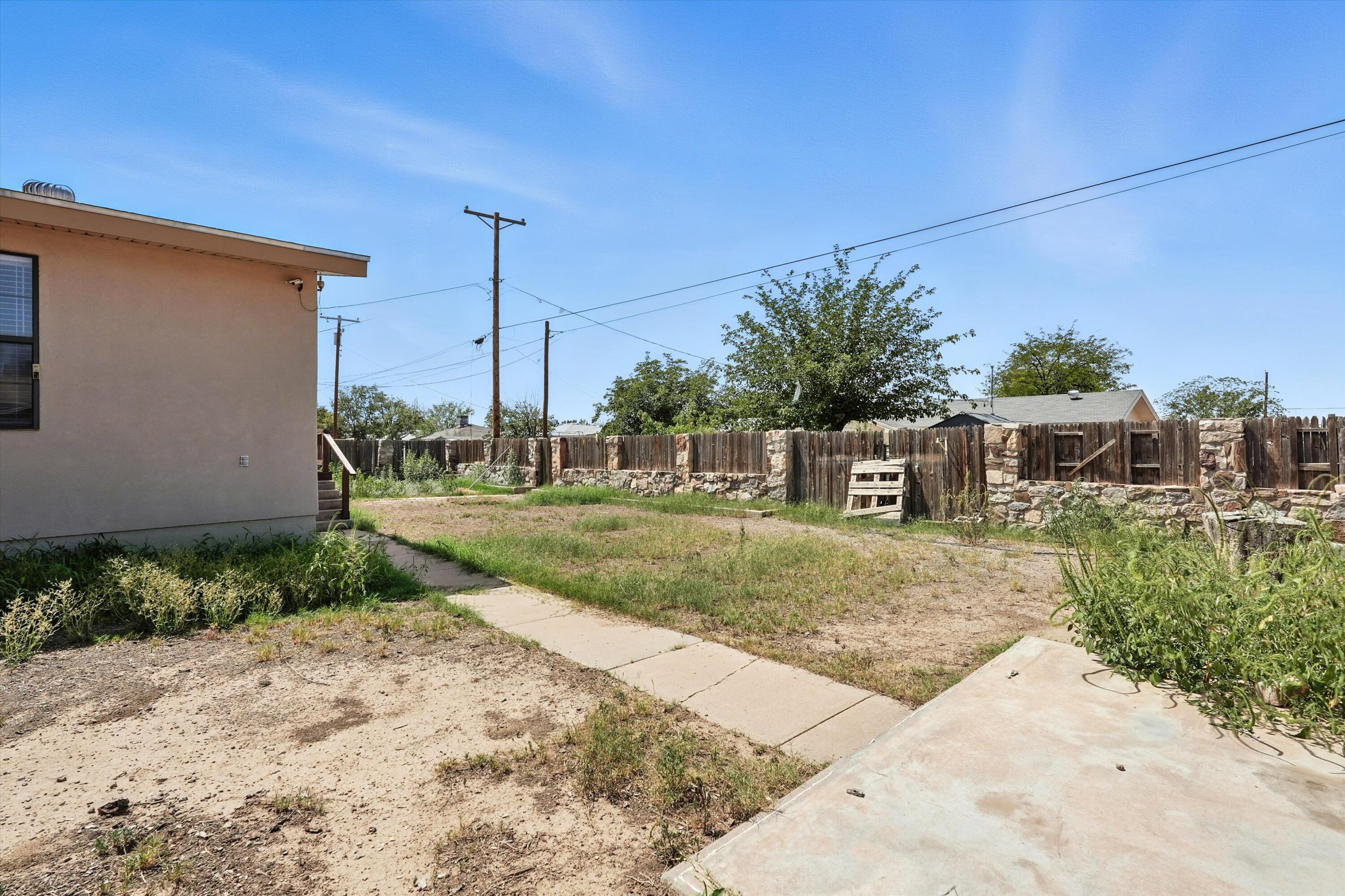 Photo 8 — 909 CEDAR Avenue