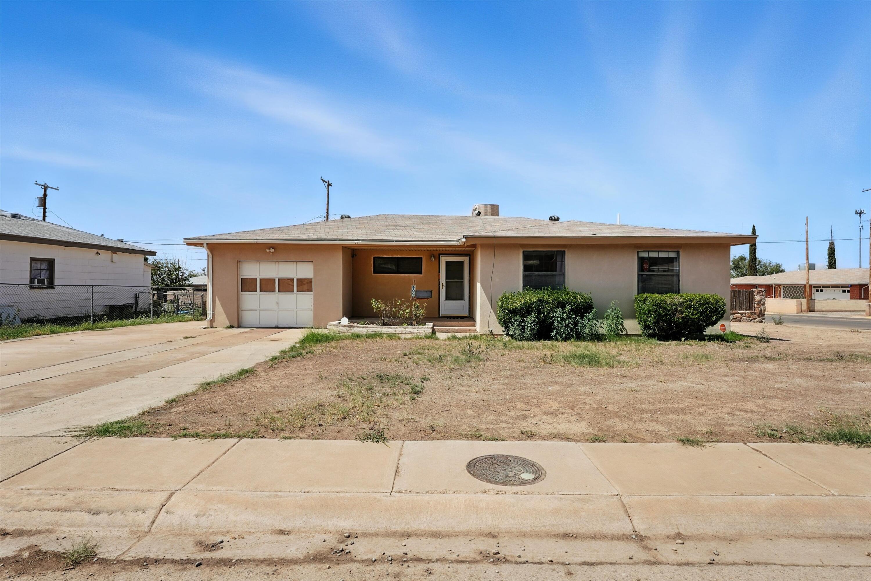 Photo 7 — 909 CEDAR Avenue
