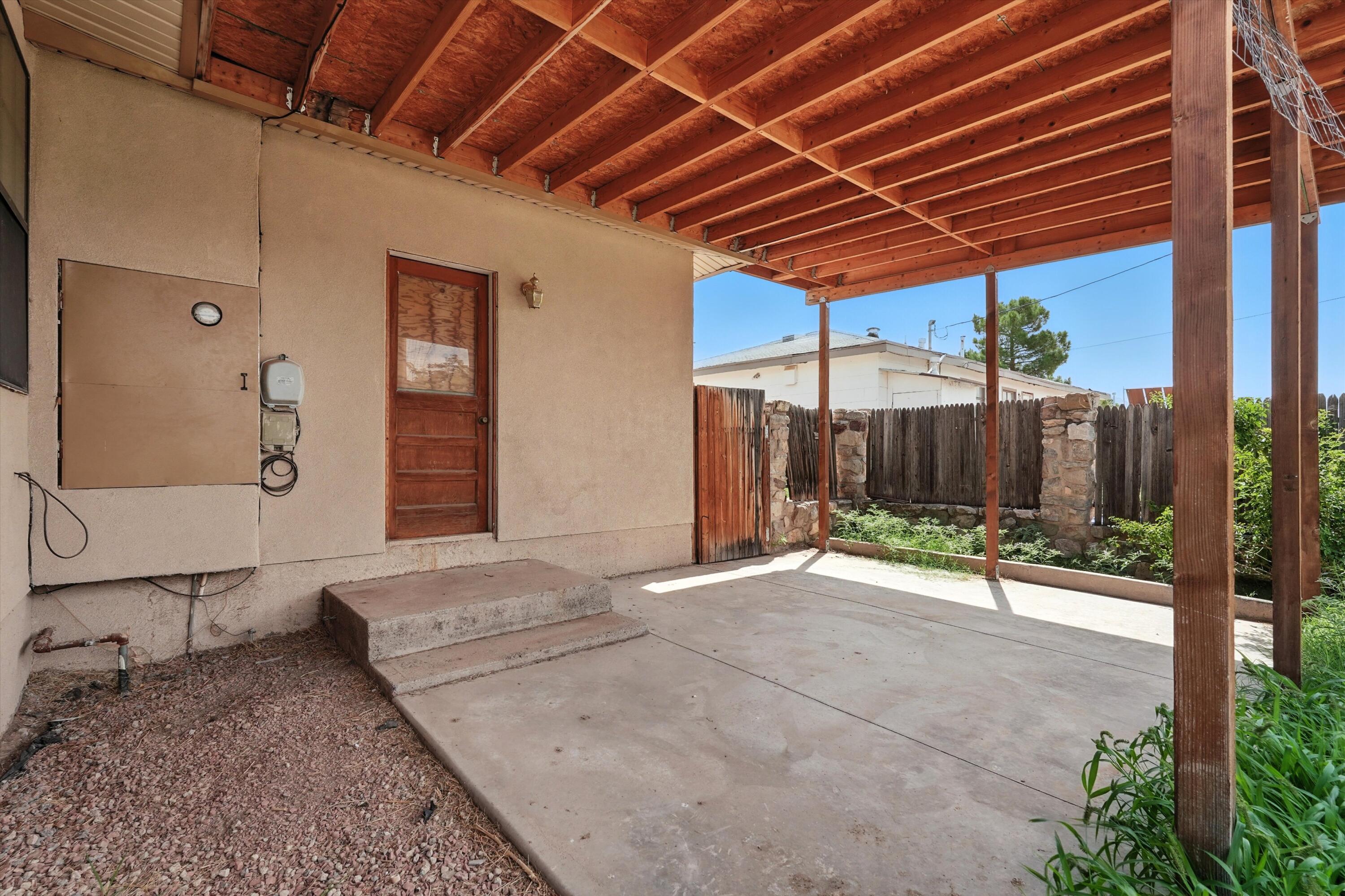 Photo 6 — 909 CEDAR Avenue