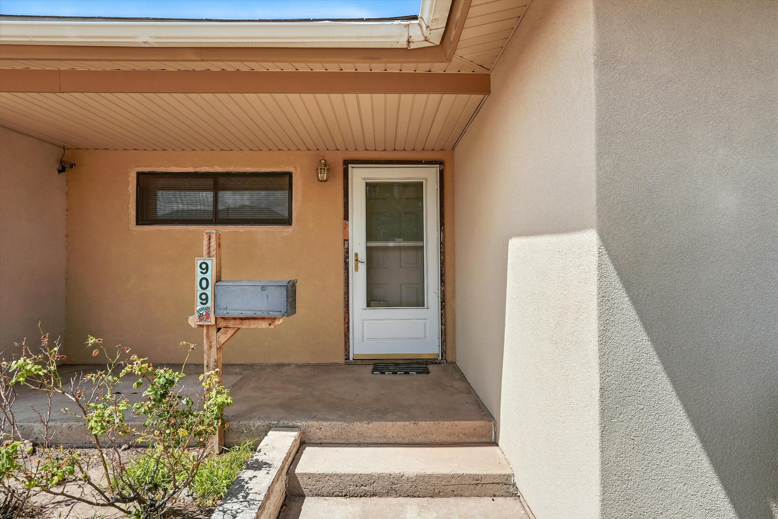 Photo 5 — 909 CEDAR Avenue
