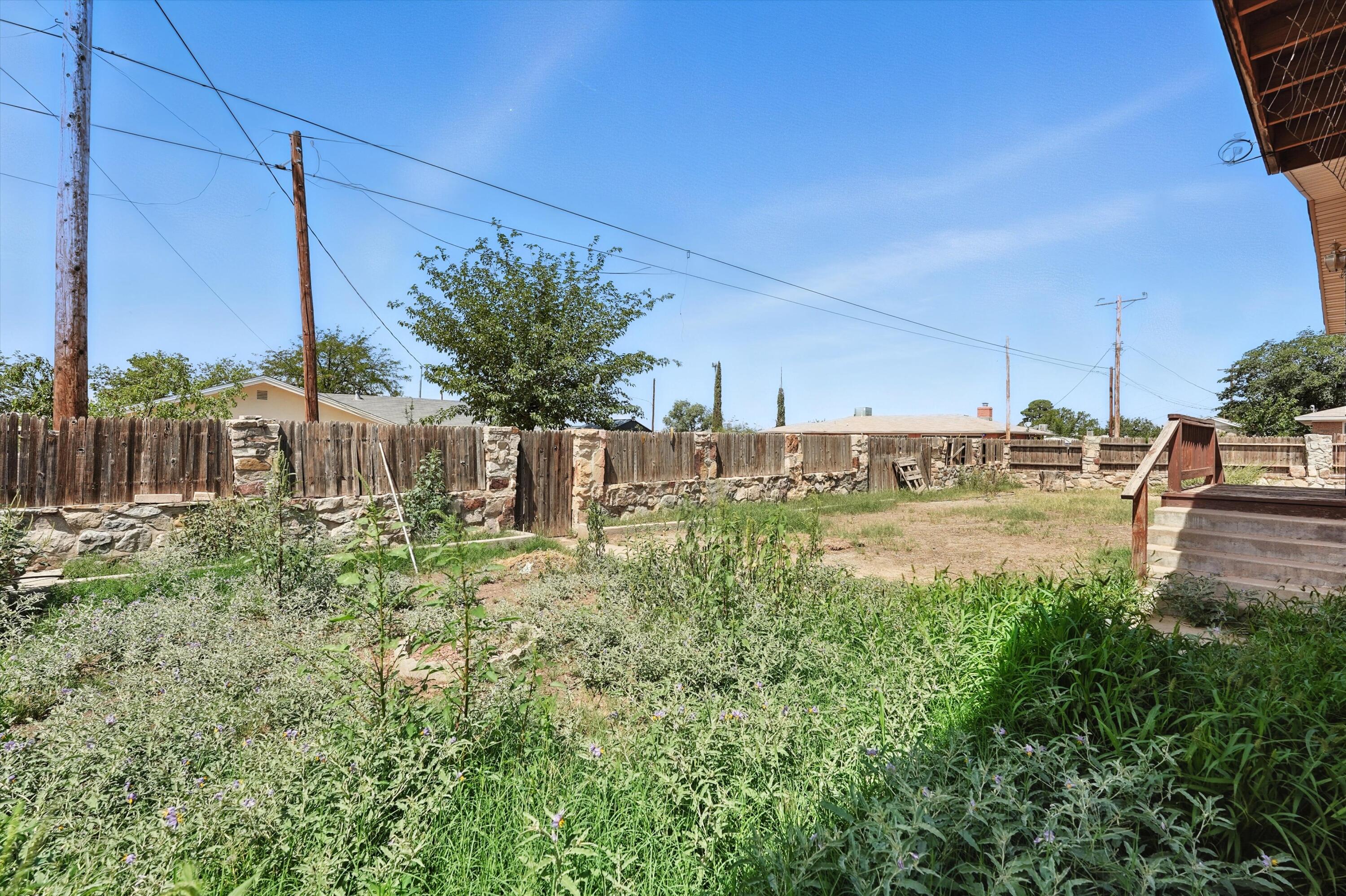 Photo 4 — 909 CEDAR Avenue
