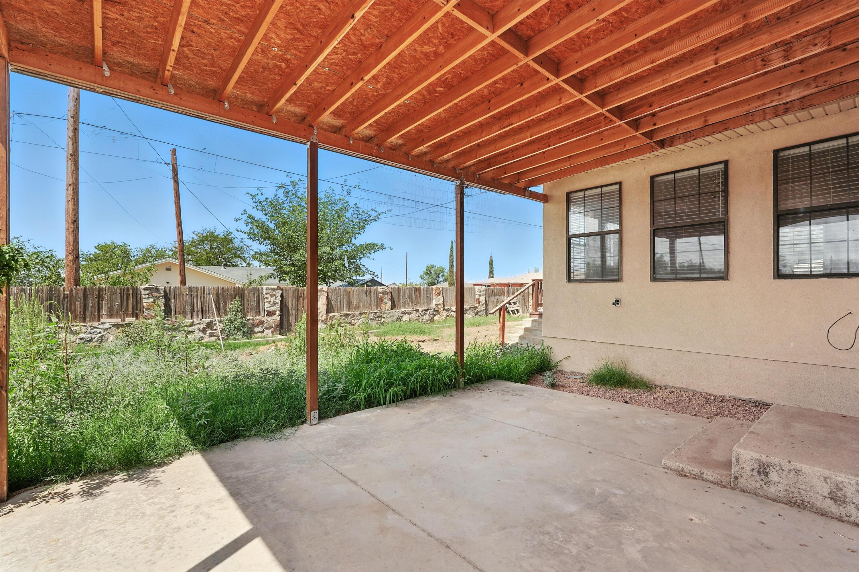 Photo 3 — 909 CEDAR Avenue