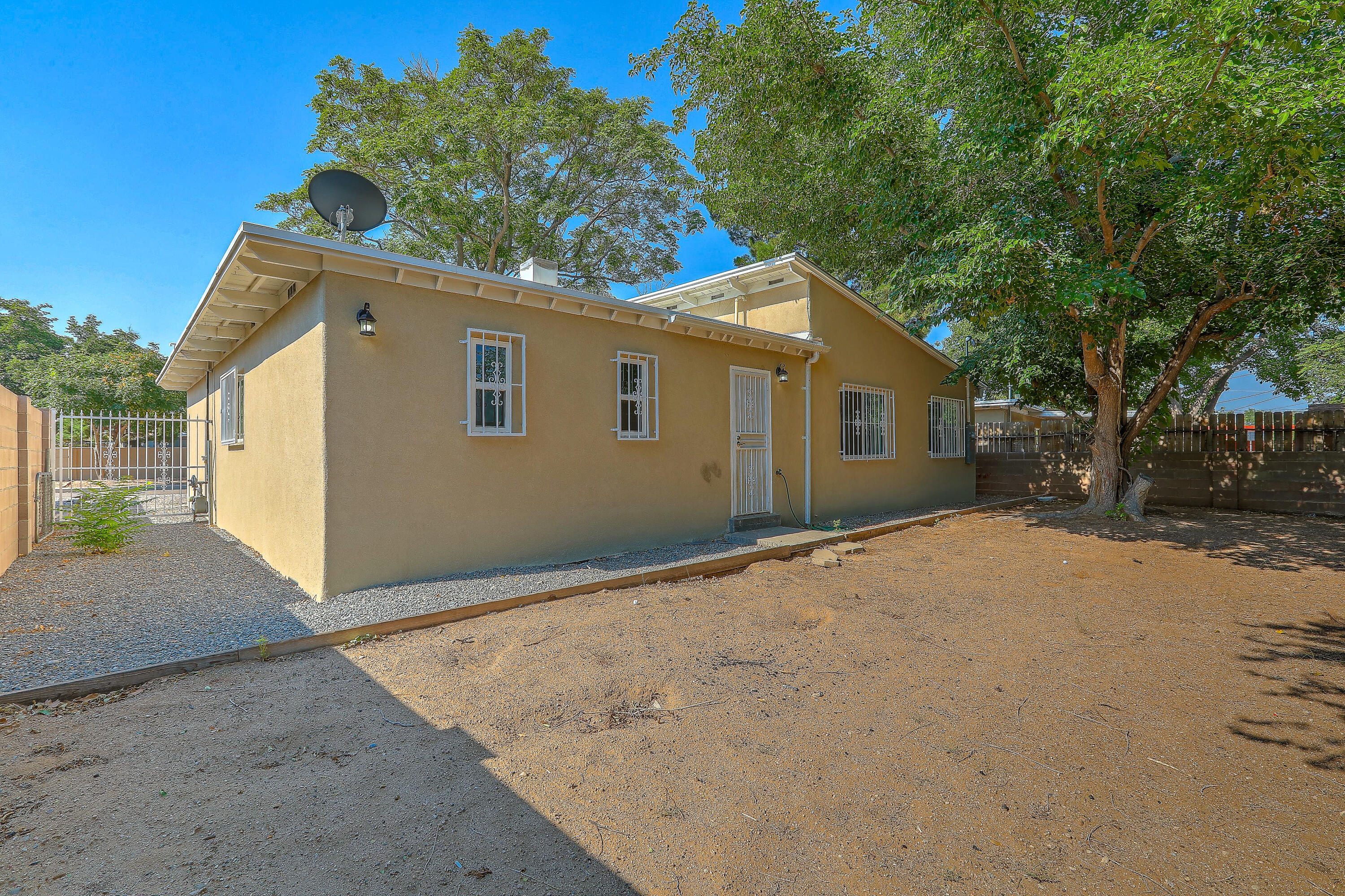 Photo 12 — 3713 Palo Duro Avenue NE