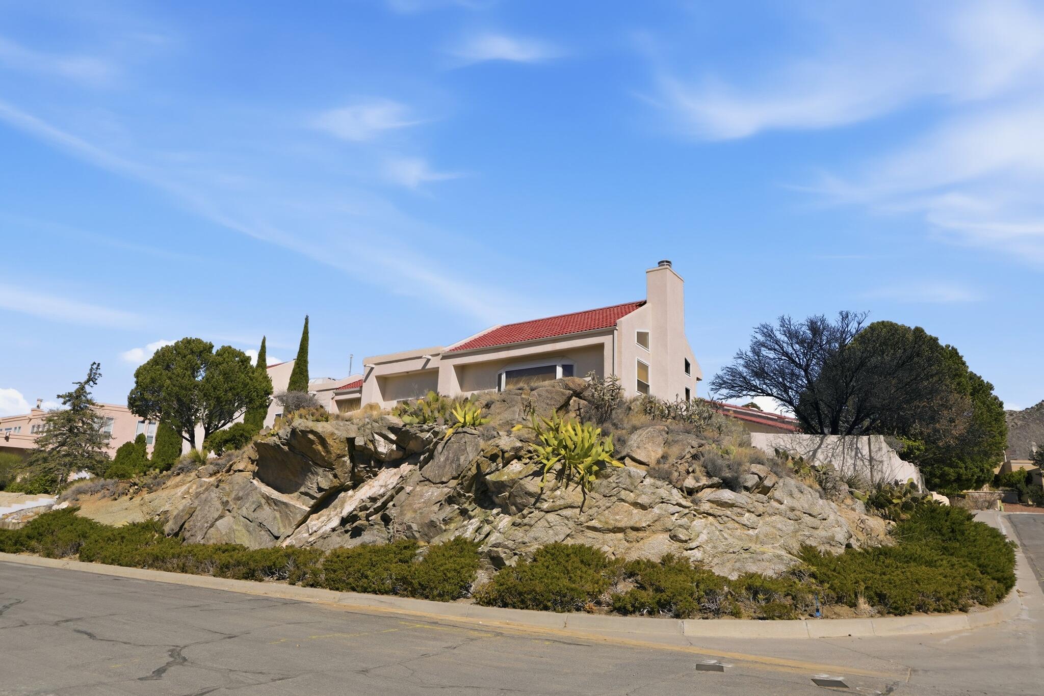Photo 7 — 900 Piedra Larga Place NE