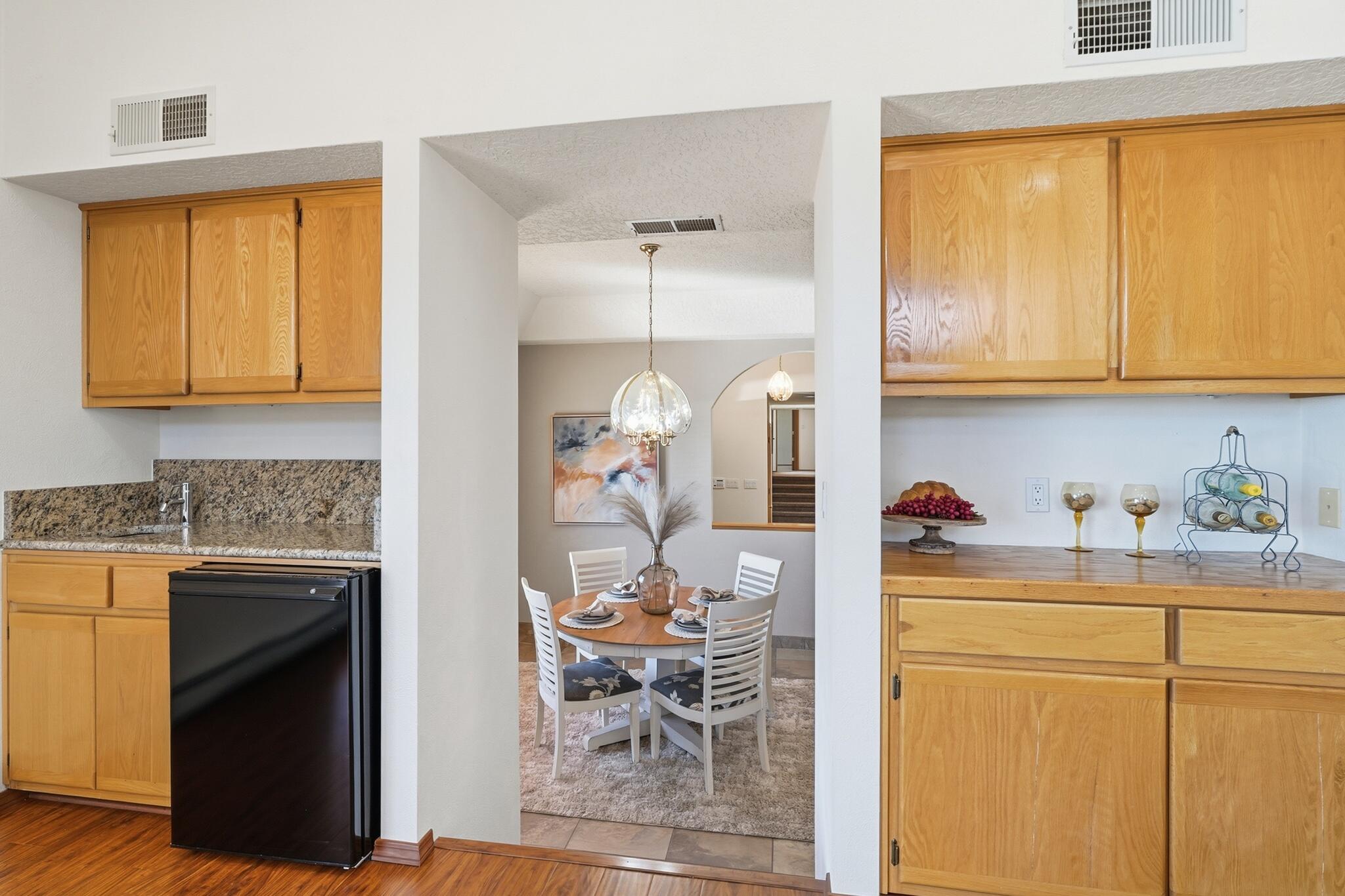 Photo 13 — 900 Piedra Larga Place NE