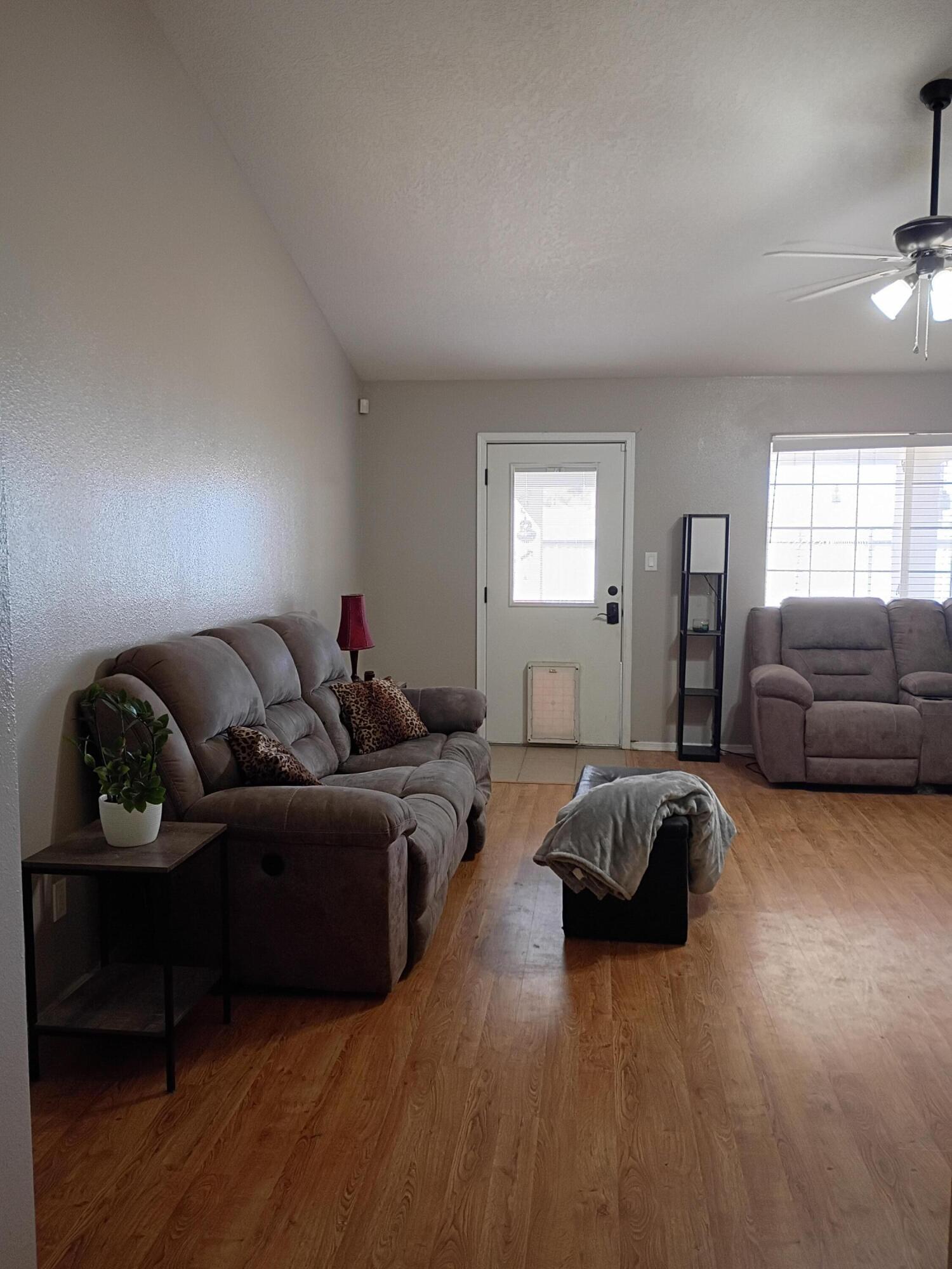 Photo 2 — 1415 Vista Hill Loop