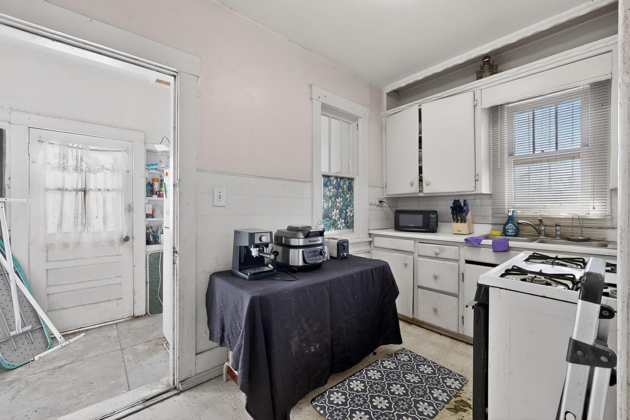 Photo 9 — 1504 6th Street NW