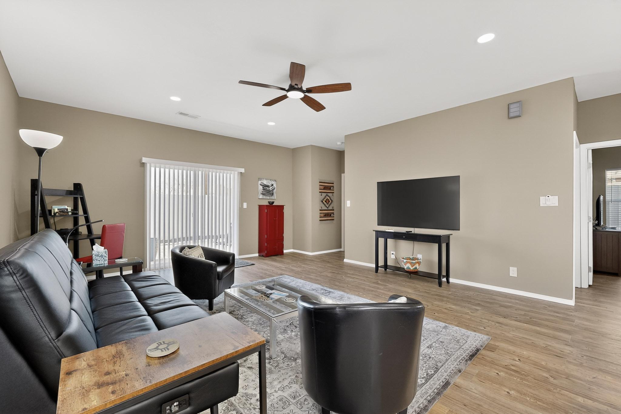 Photo 2 — 321 Columbia Drive SE
