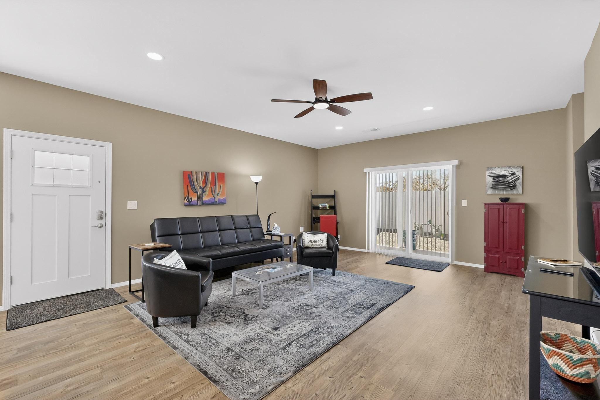 Photo 3 — 321 Columbia Drive SE