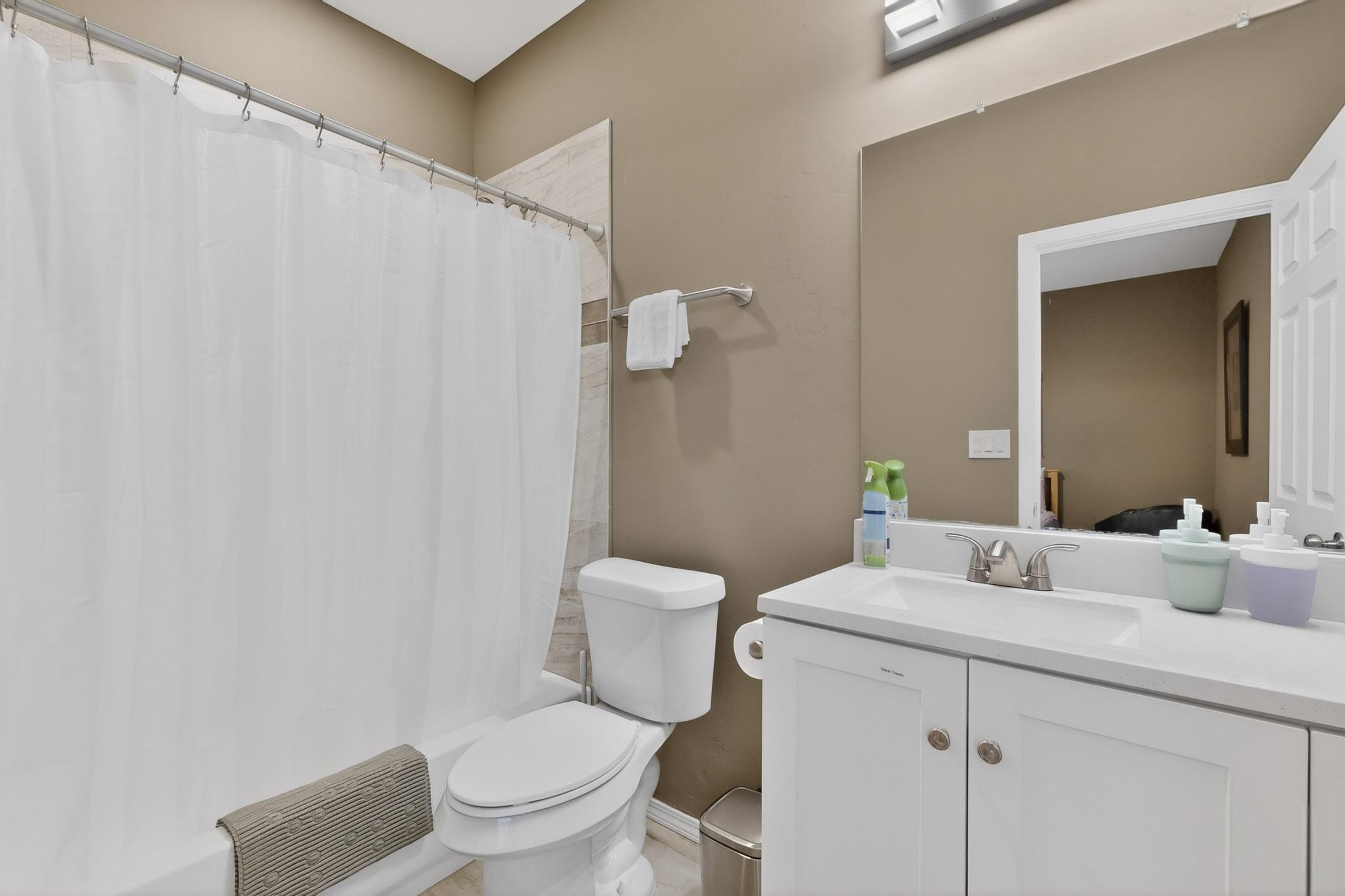 Photo 13 — 321 Columbia Drive SE