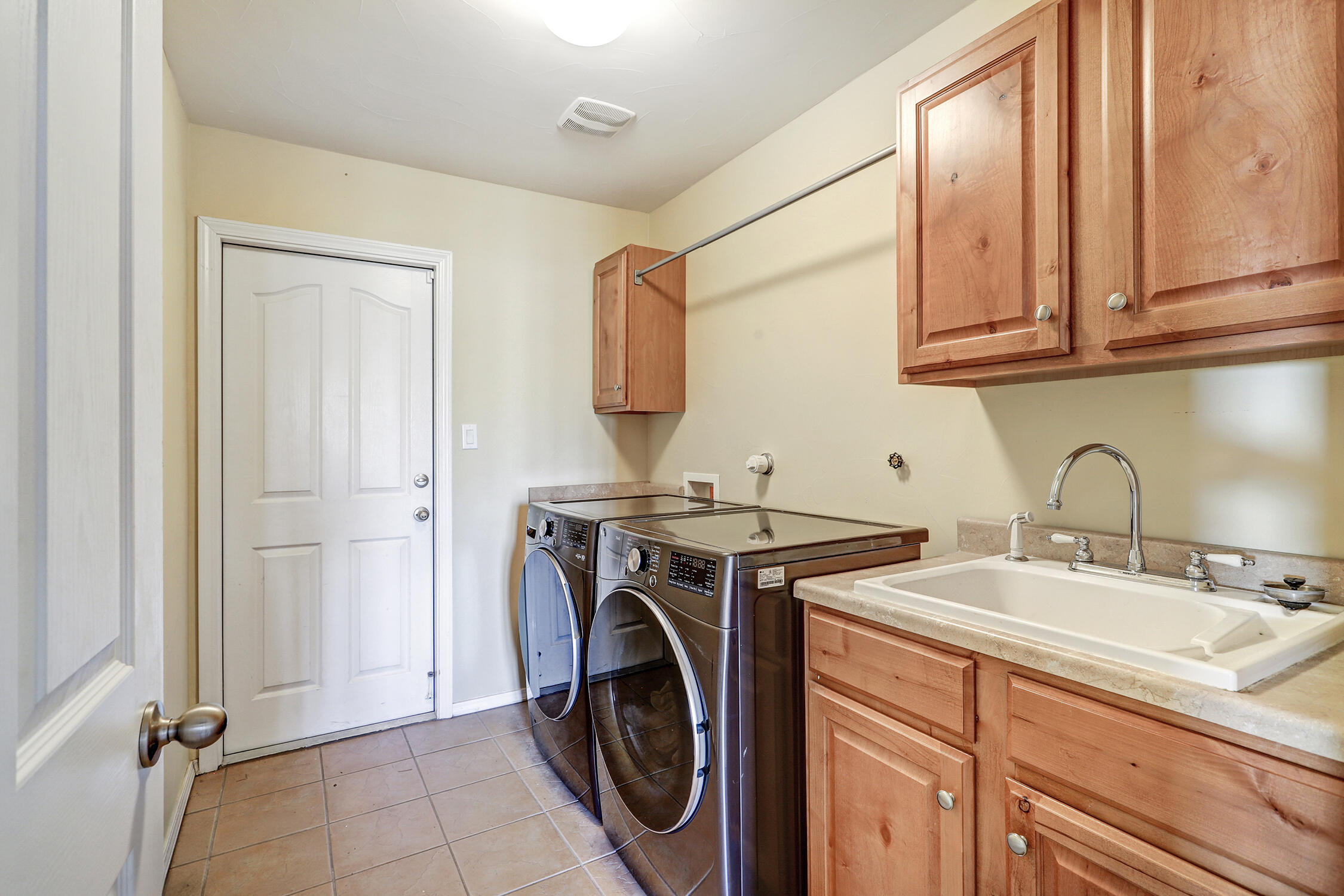 Photo 13 — 861 Loma Pinon Loop NE