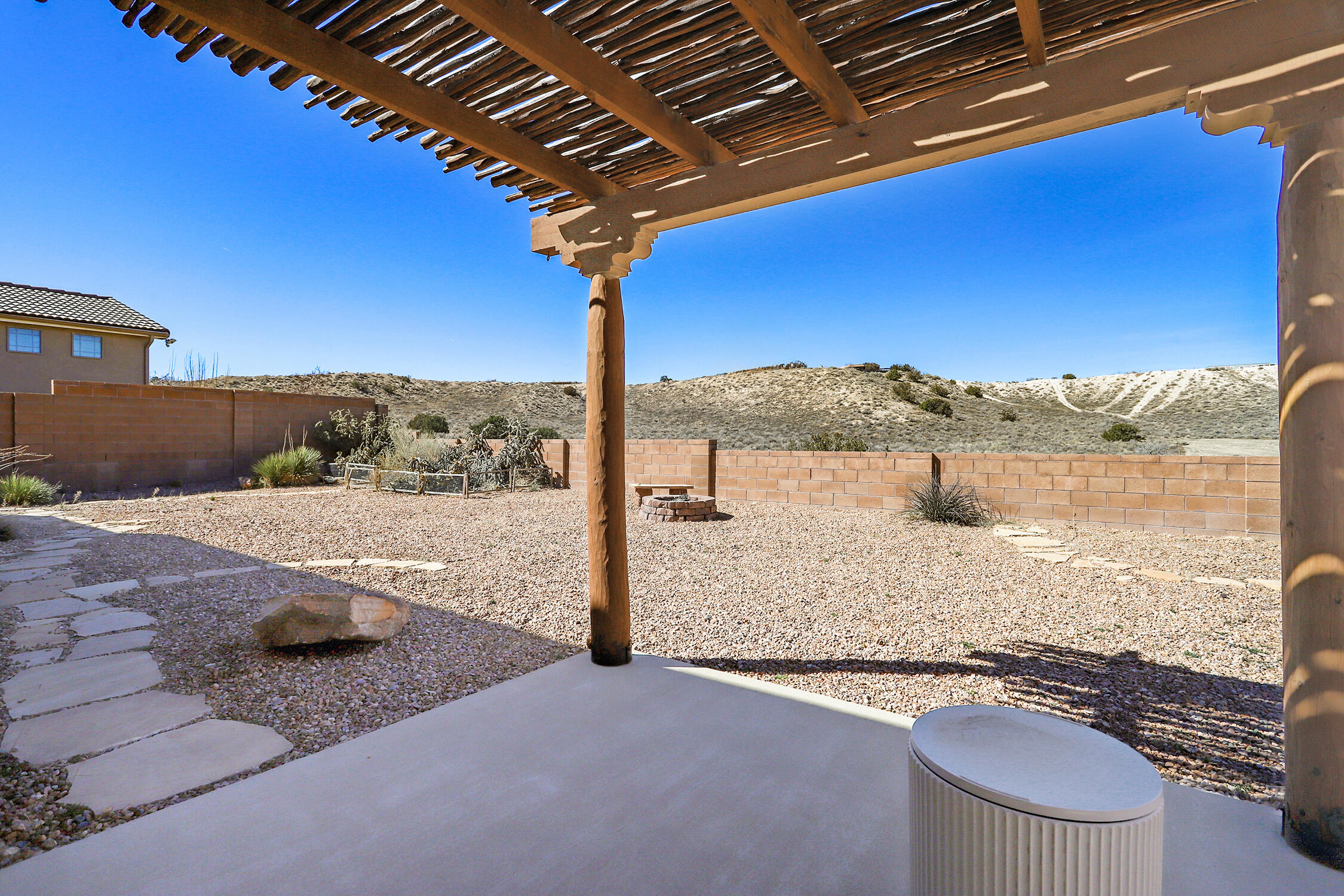 Photo 7 — 861 Loma Pinon Loop NE