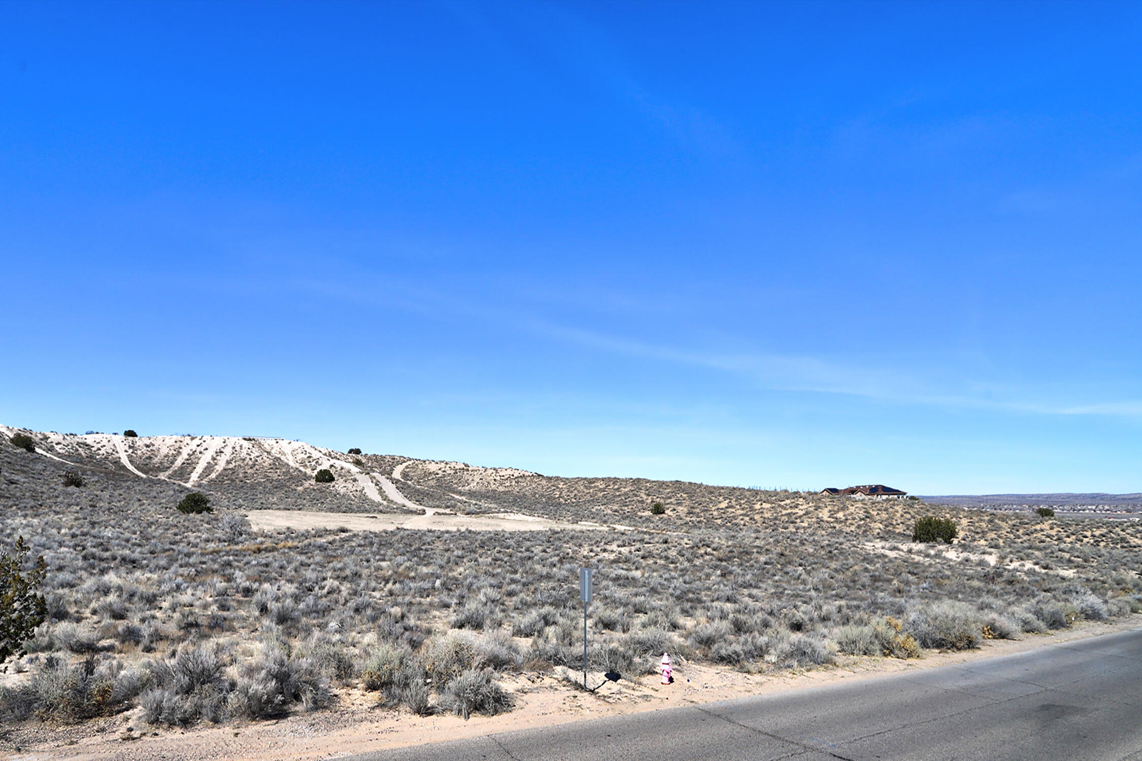 Photo 5 — 861 Loma Pinon Loop NE