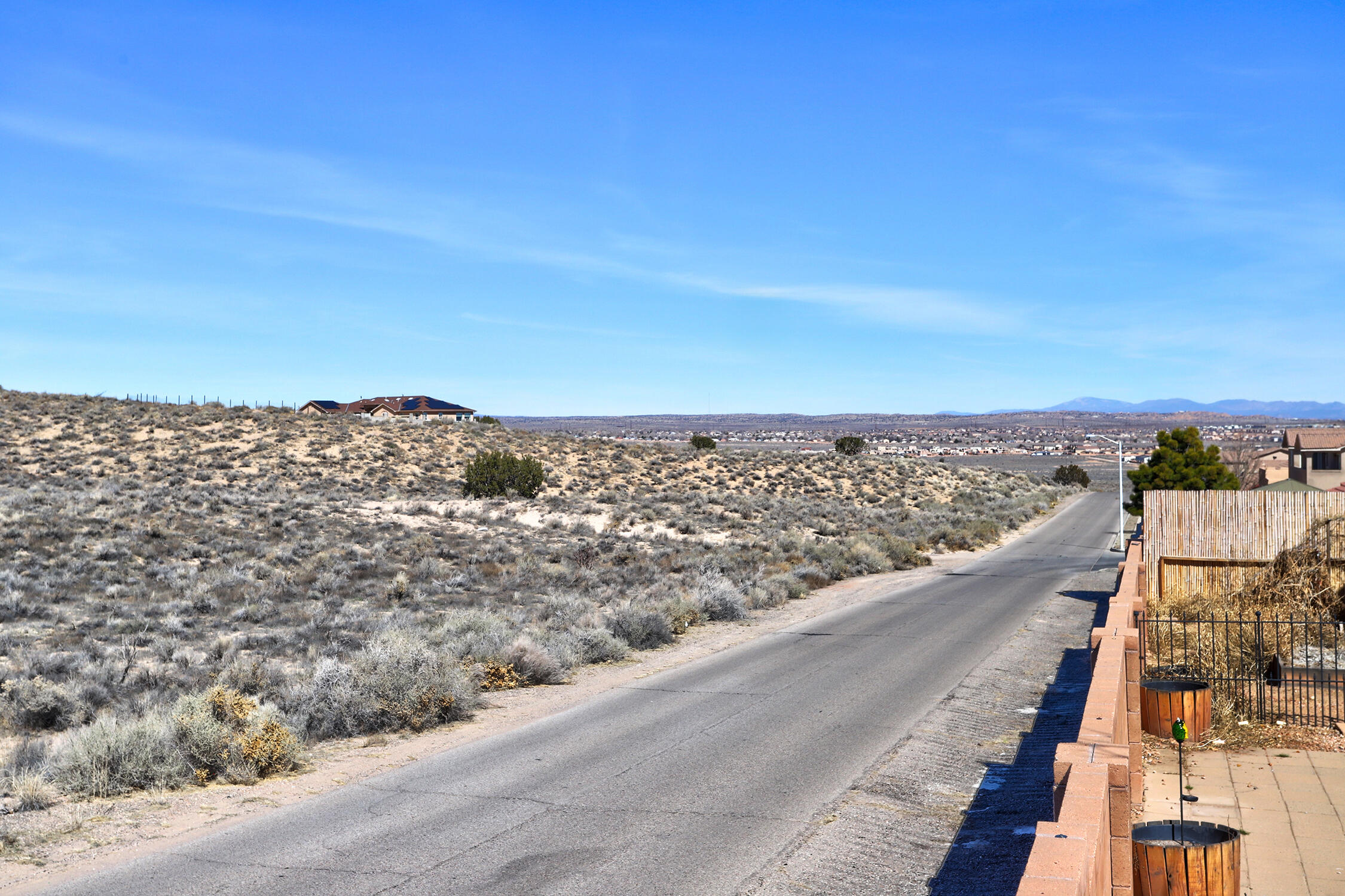 Photo 4 — 861 Loma Pinon Loop NE