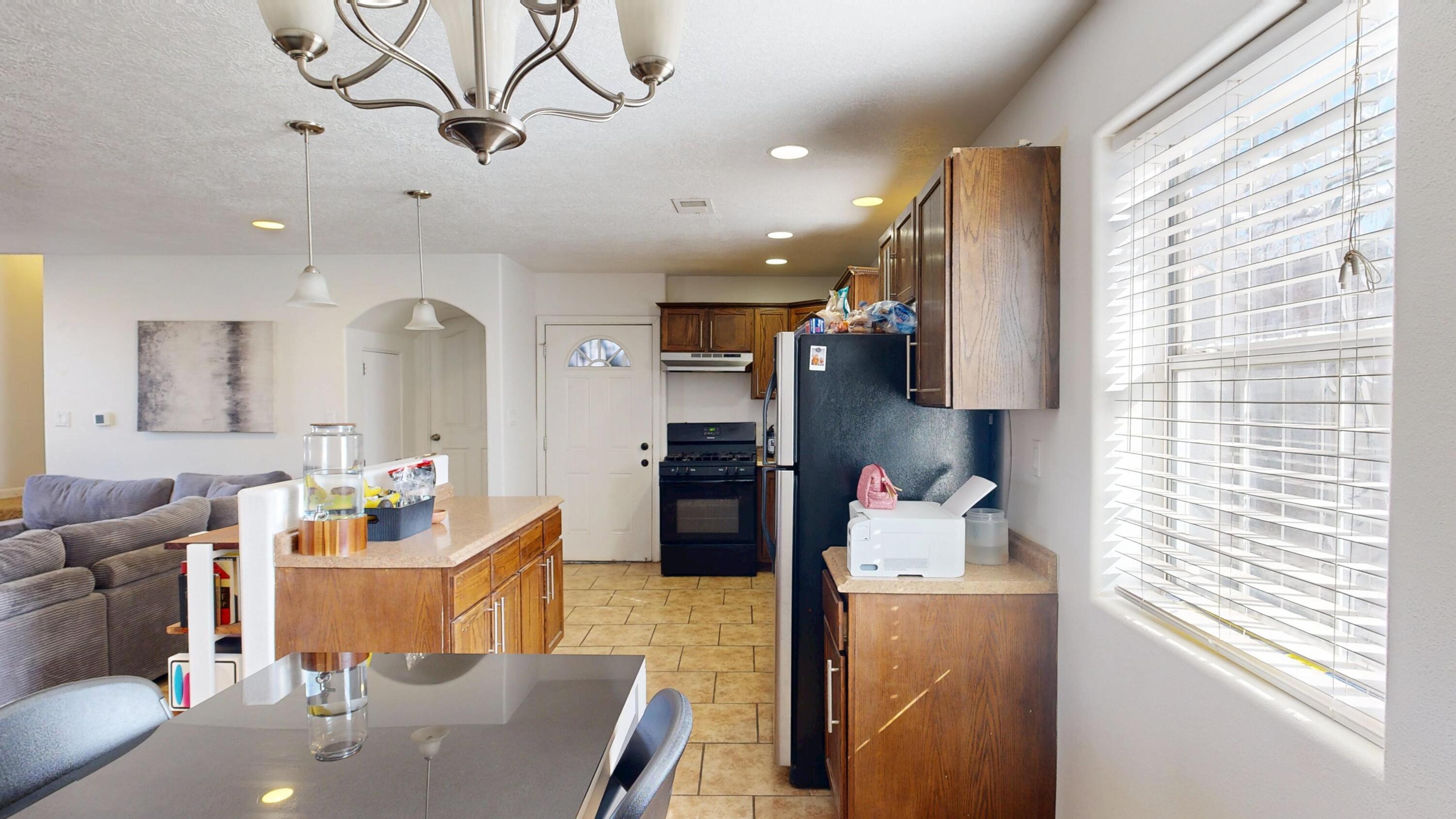 Photo 11 — 1808 William Street SE