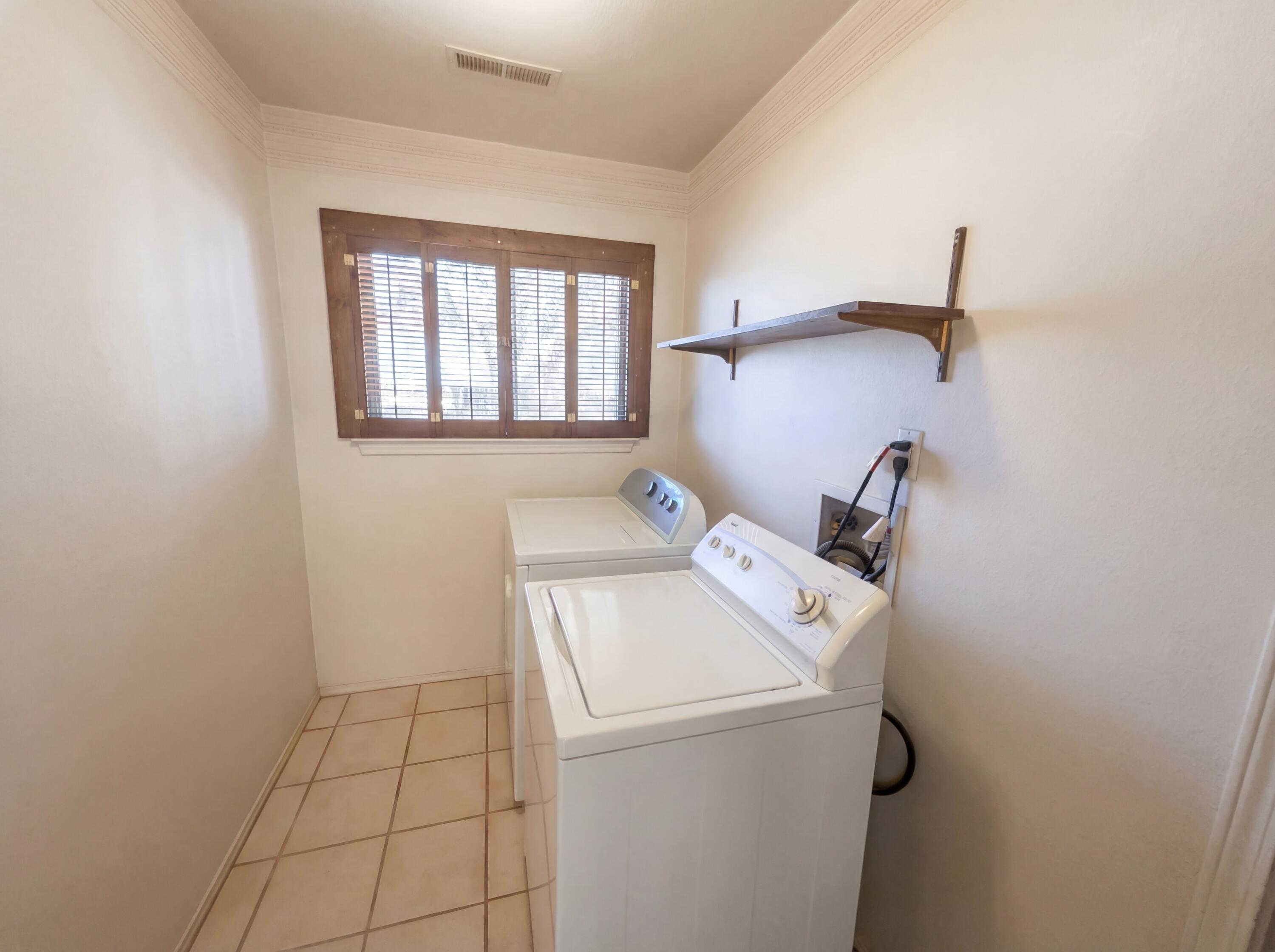 Photo 7 — 7212 Derickson Avenue NE