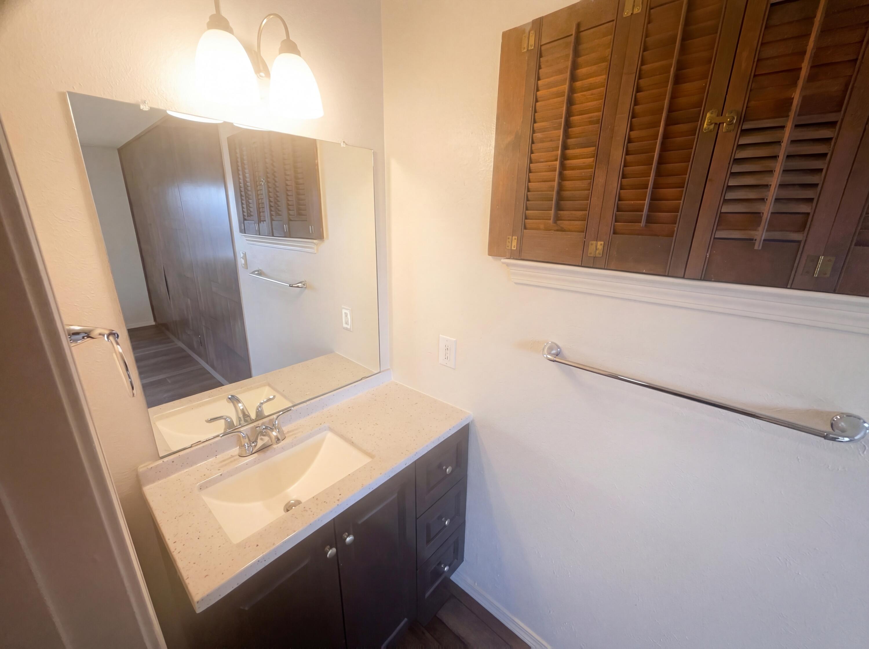 Photo 3 — 7212 Derickson Avenue NE