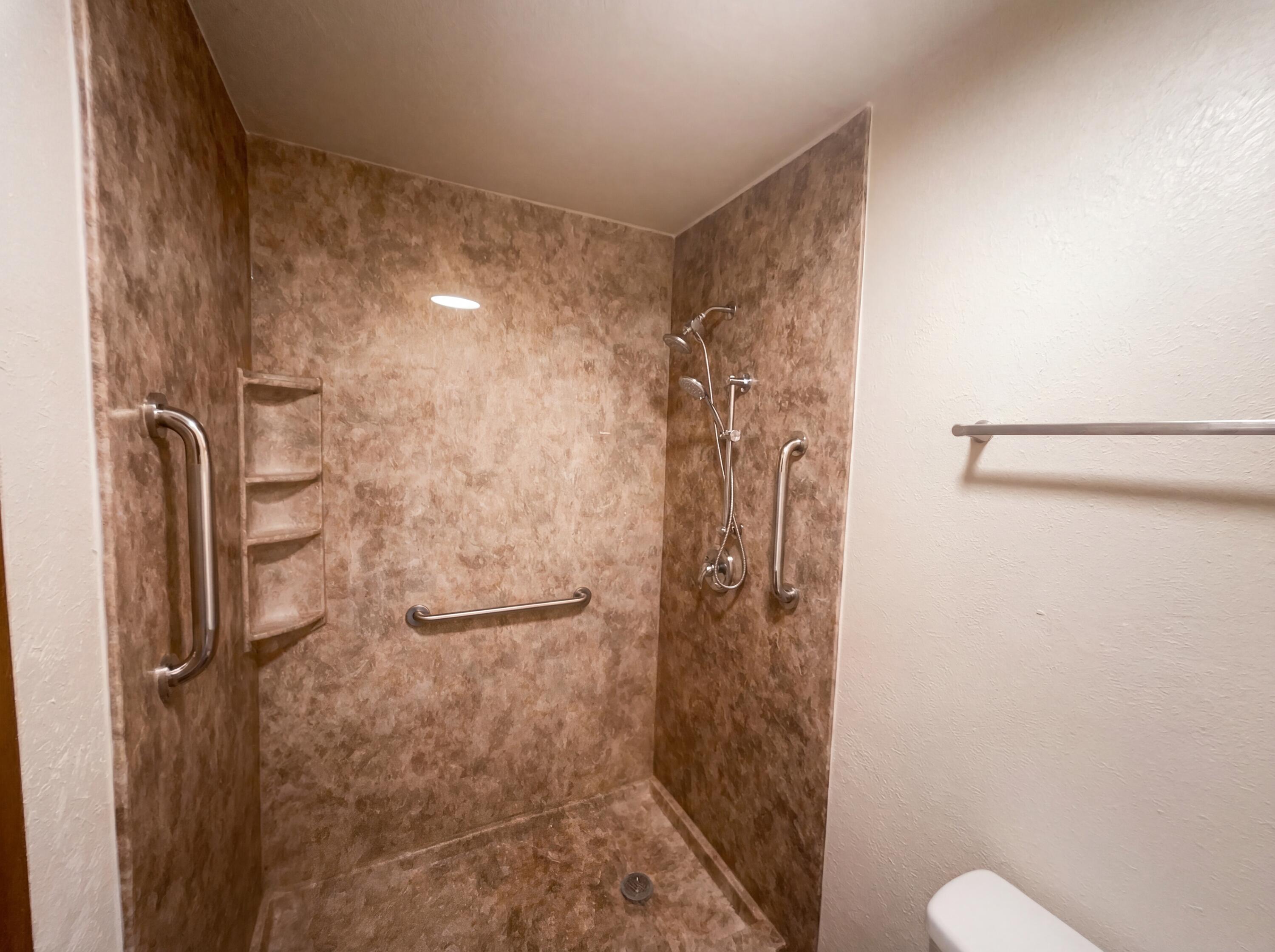 Photo 2 — 7212 Derickson Avenue NE