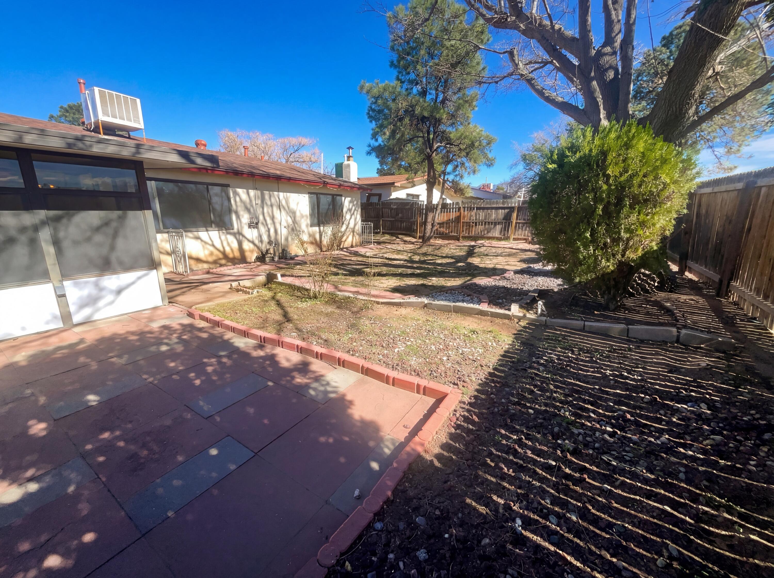 Photo 18 — 7212 Derickson Avenue NE