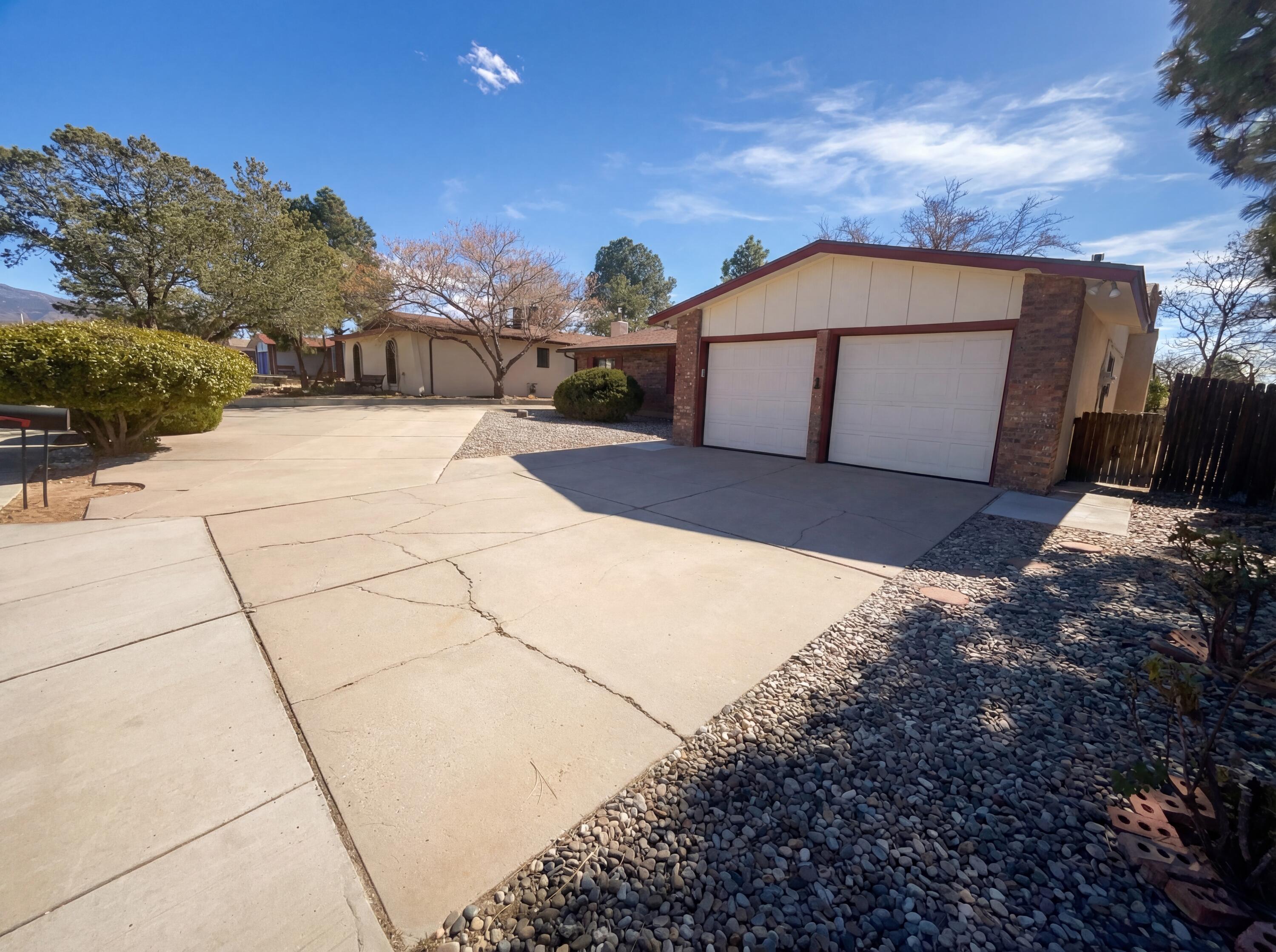 Photo 15 — 7212 Derickson Avenue NE