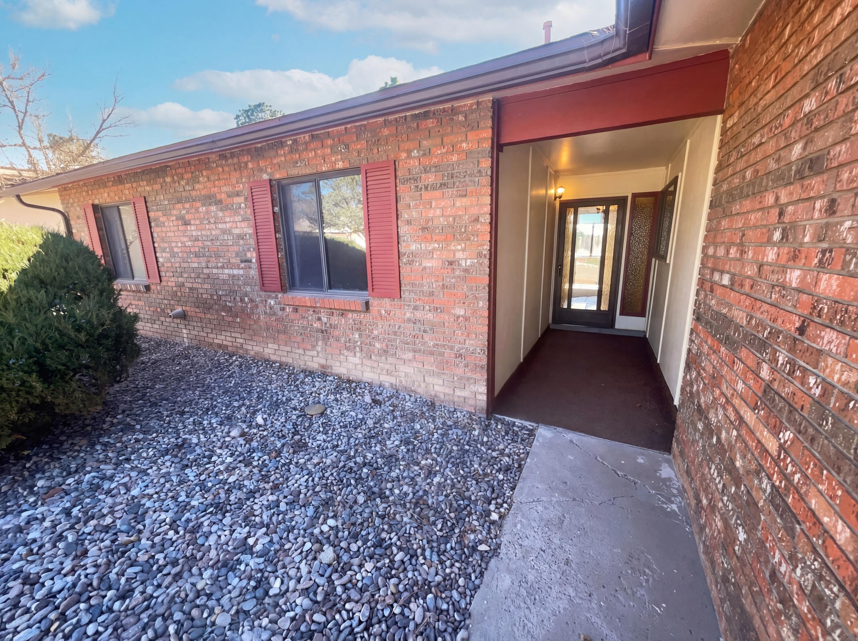 Photo 14 — 7212 Derickson Avenue NE