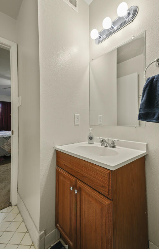 Photo 3 — 901 Country Club Drive SE APT D