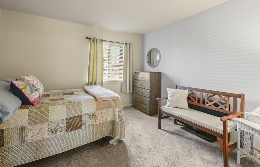 Photo 5 — 901 Country Club Drive SE APT D