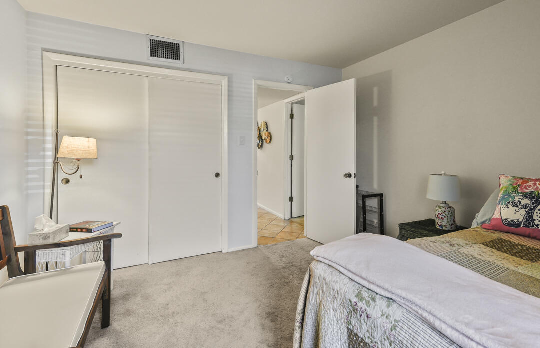 Photo 6 — 901 Country Club Drive SE APT D