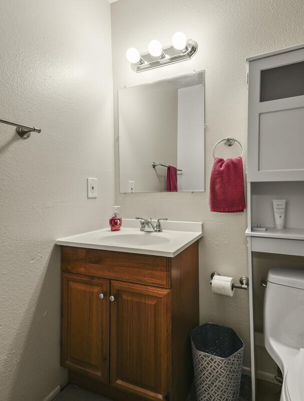 Photo 8 — 901 Country Club Drive SE APT D
