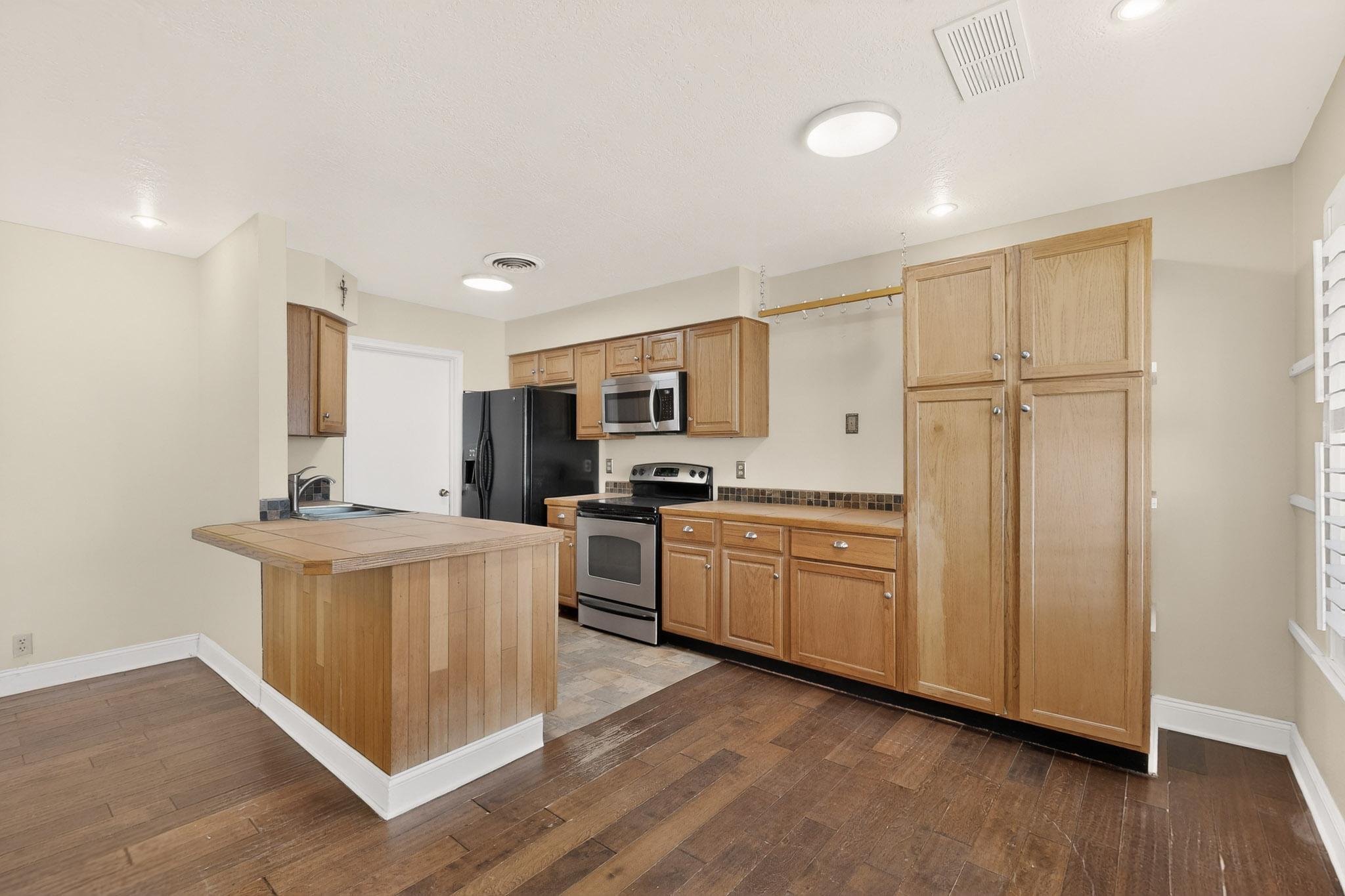 Photo 15 — 6500 Martin Court NE