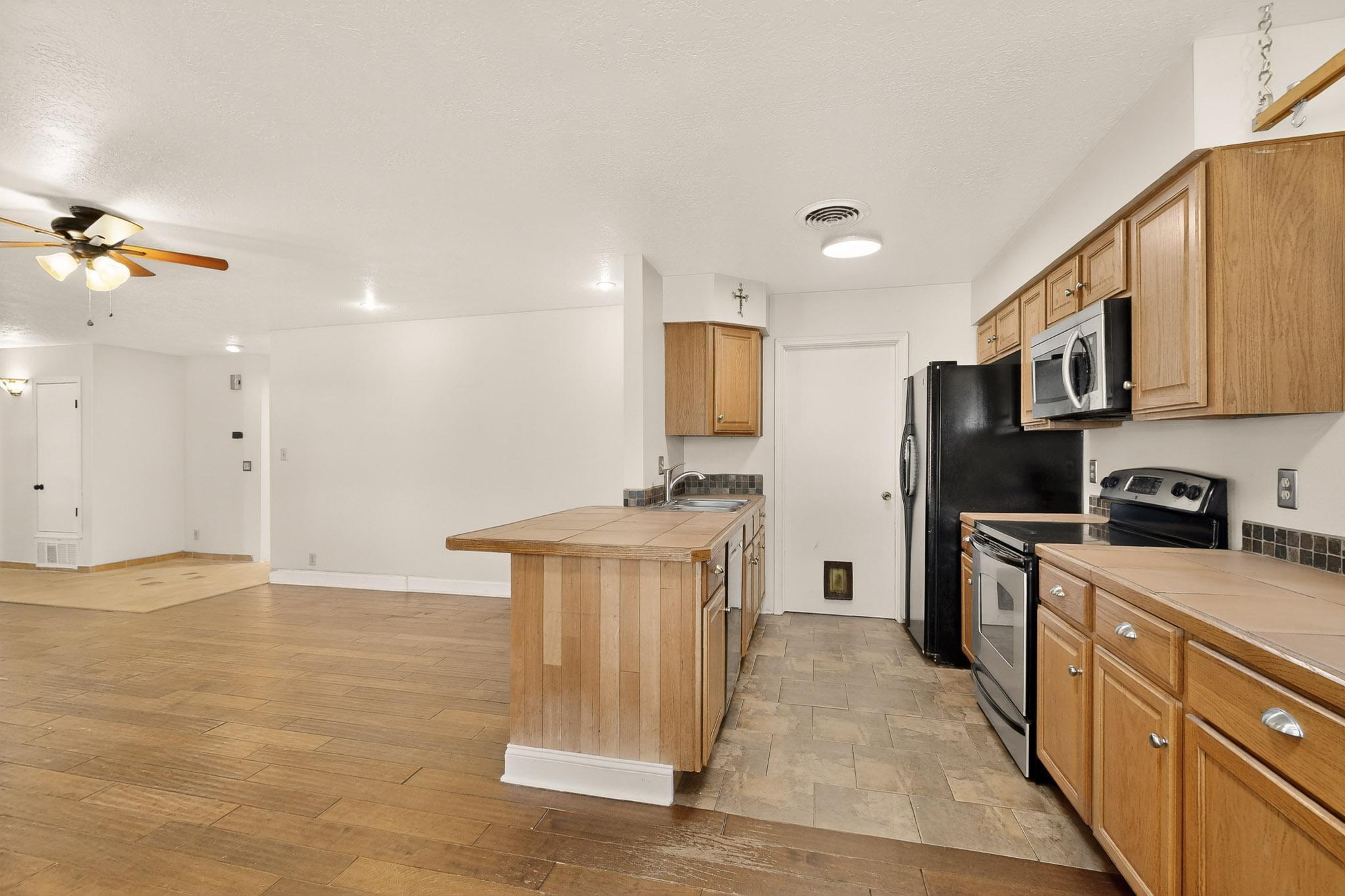 Photo 16 — 6500 Martin Court NE