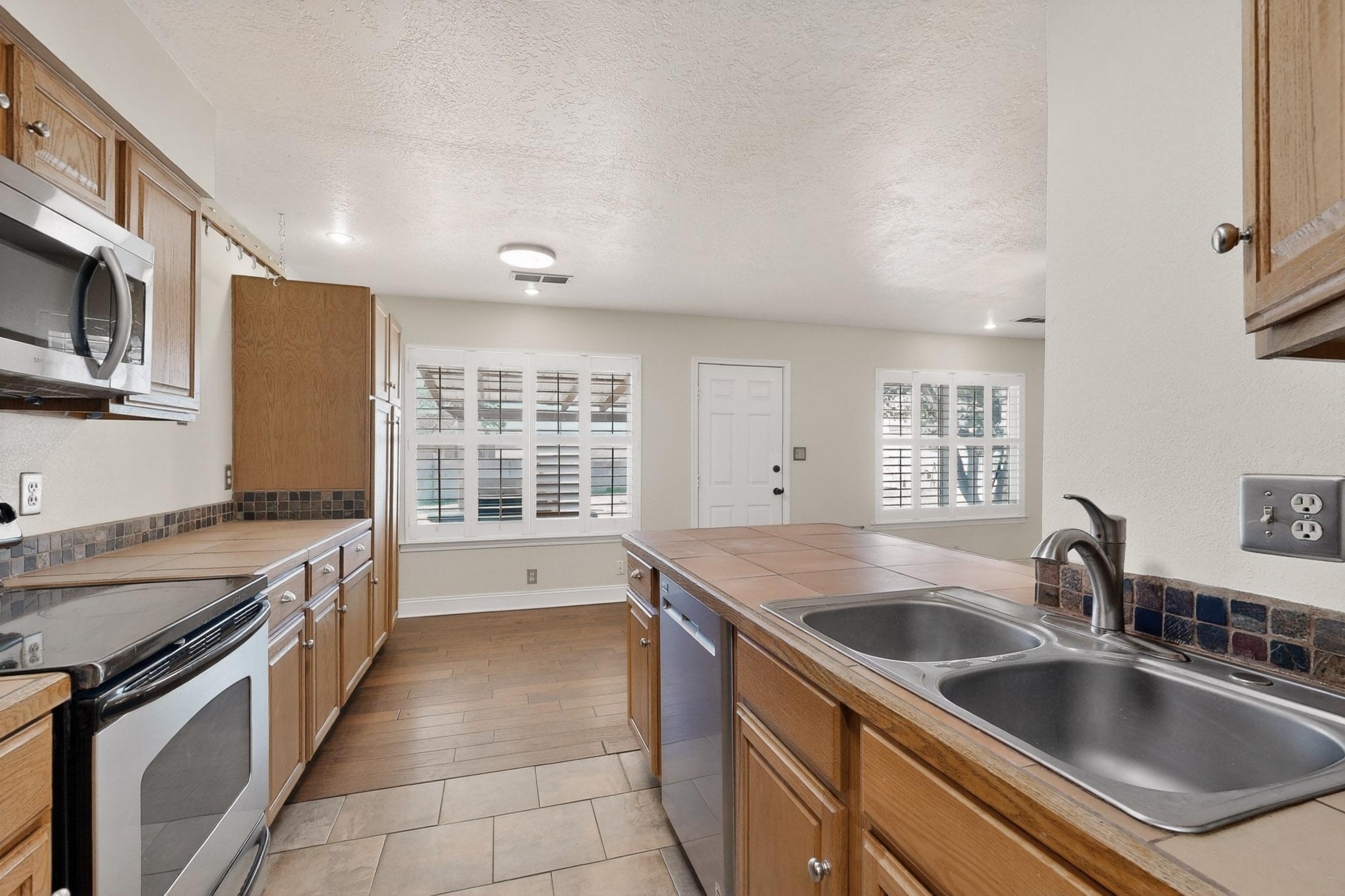 Photo 17 — 6500 Martin Court NE