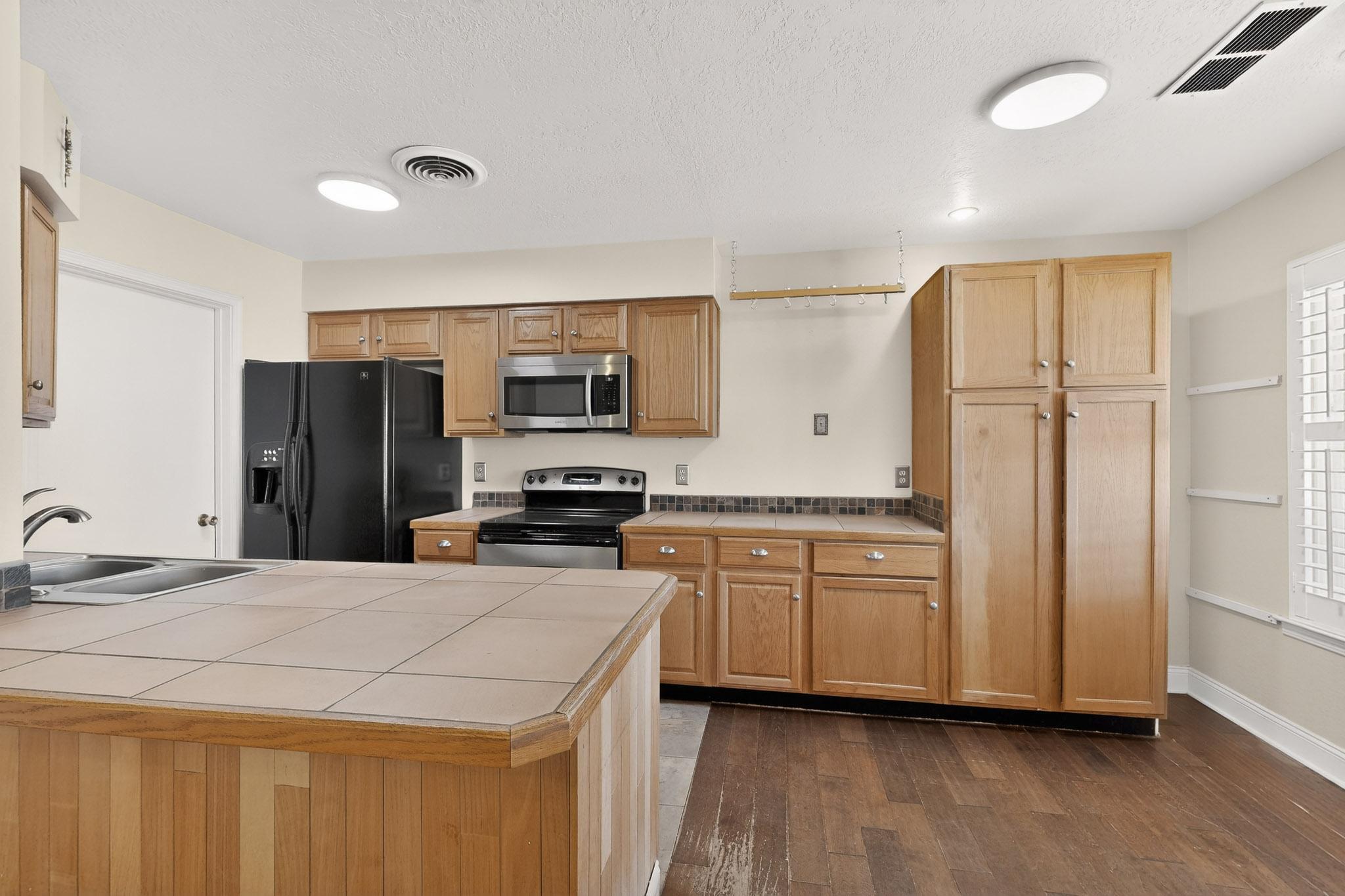 Photo 18 — 6500 Martin Court NE