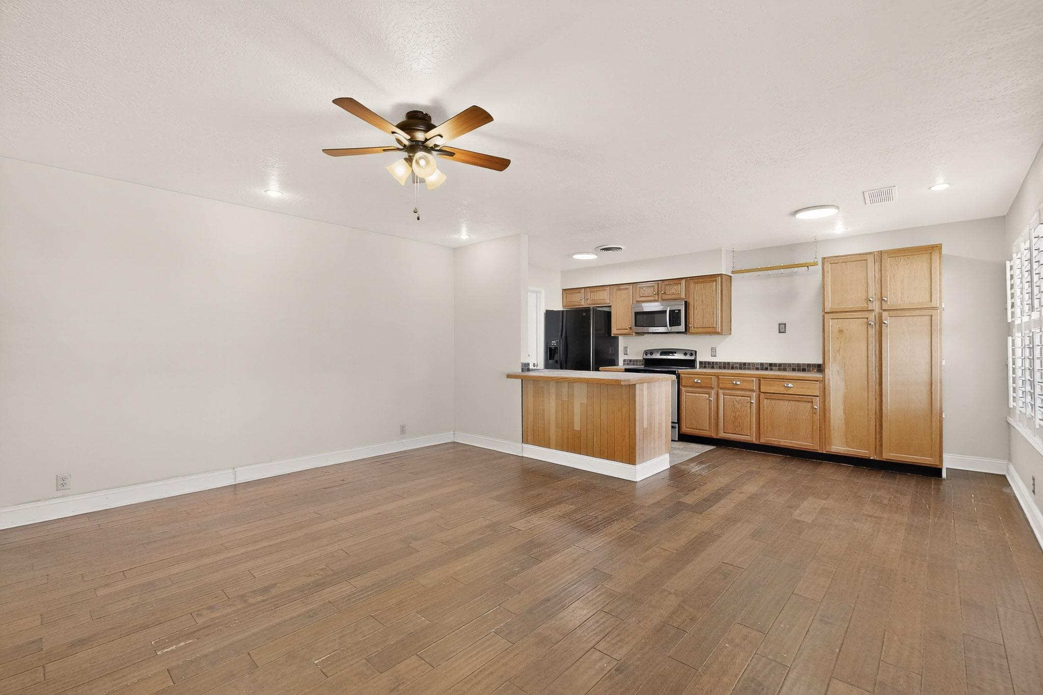 Photo 14 — 6500 Martin Court NE