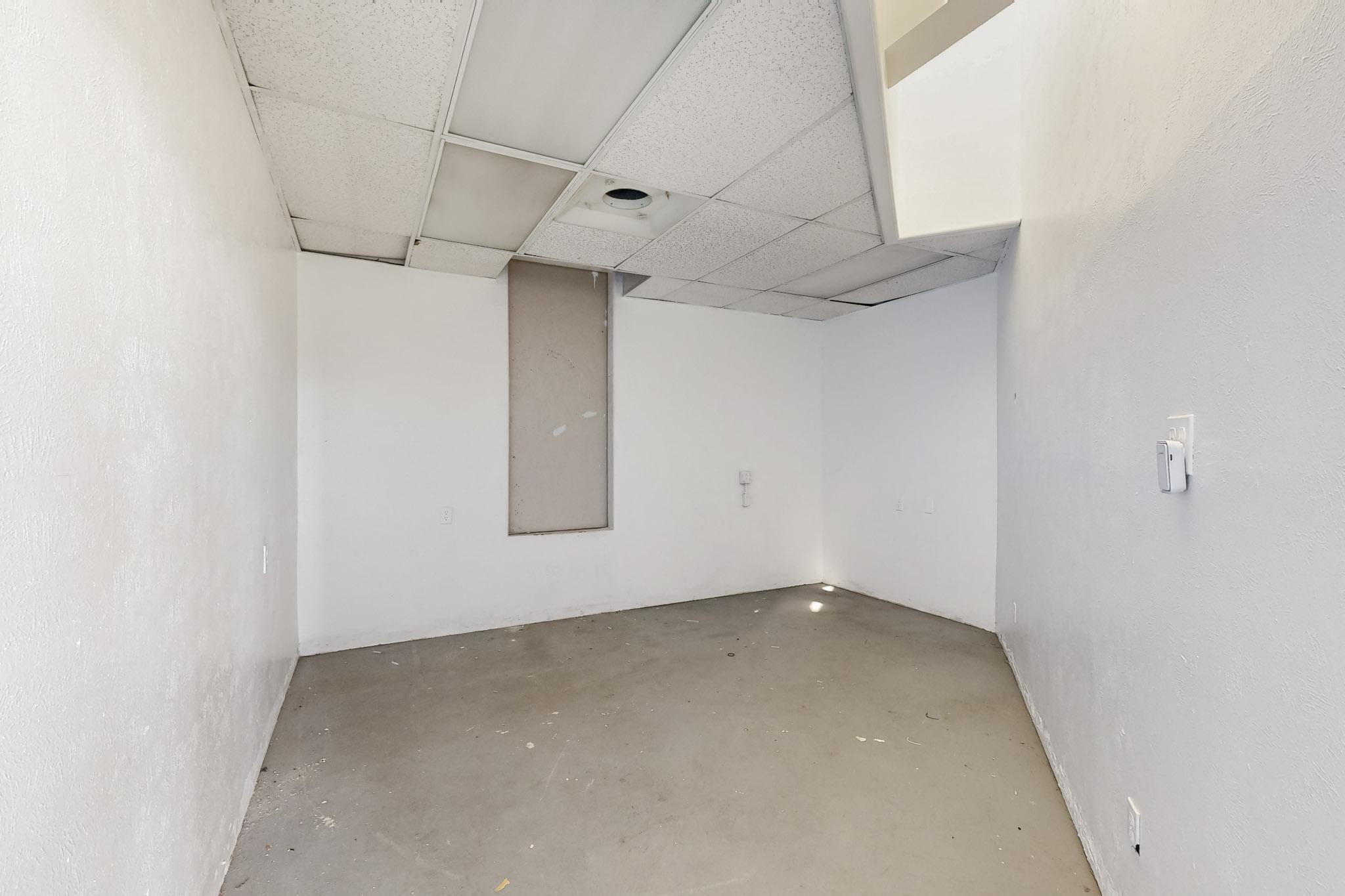 Photo 4 — 6417 Lomas Boulevard NE