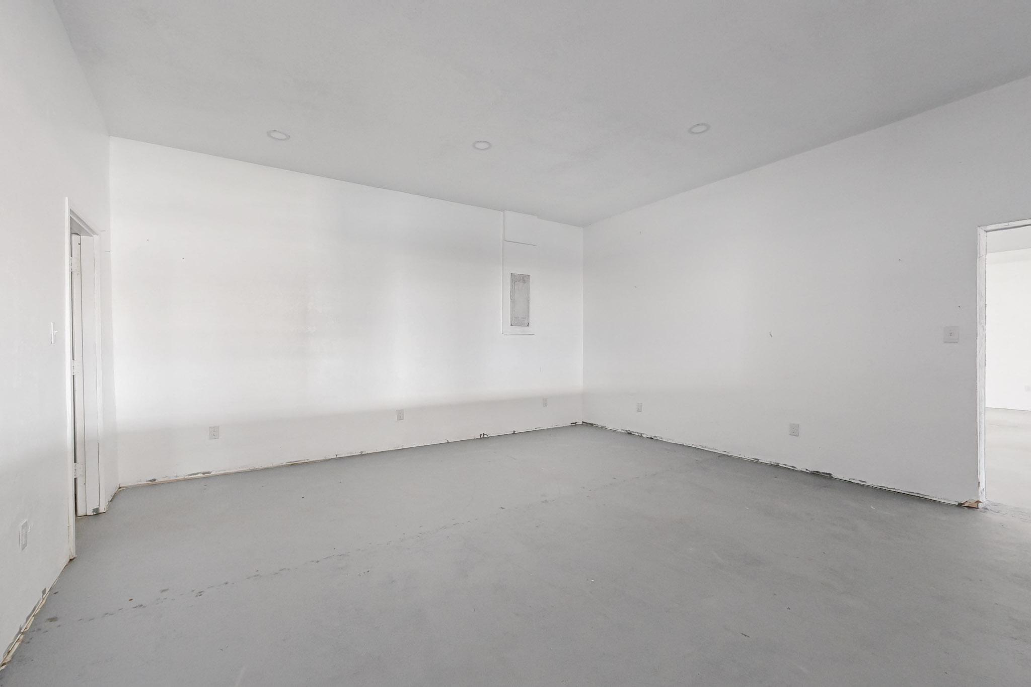 Photo 11 — 6405 Lomas Boulevard NE