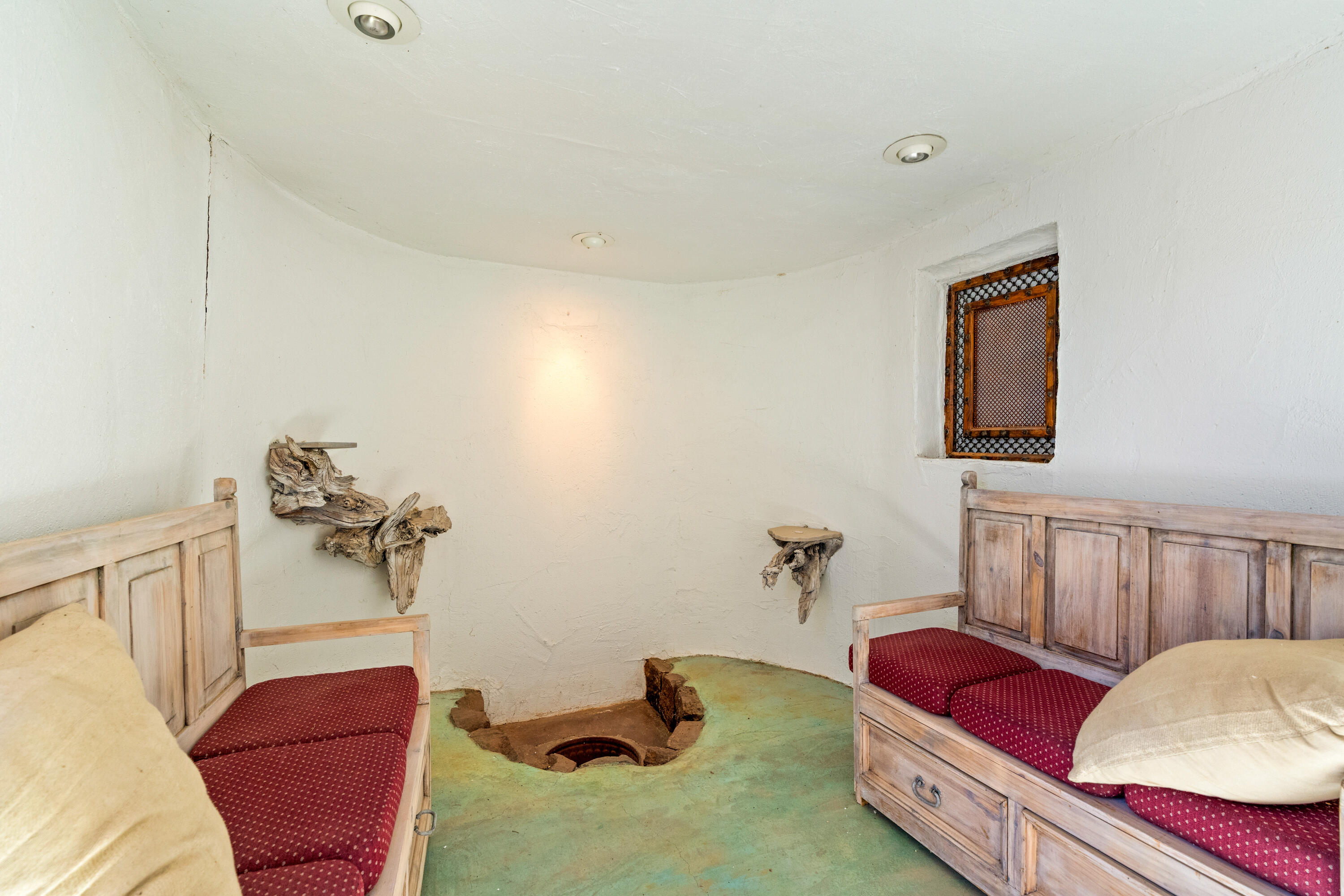 Photo 16 — 575 Redondo Road