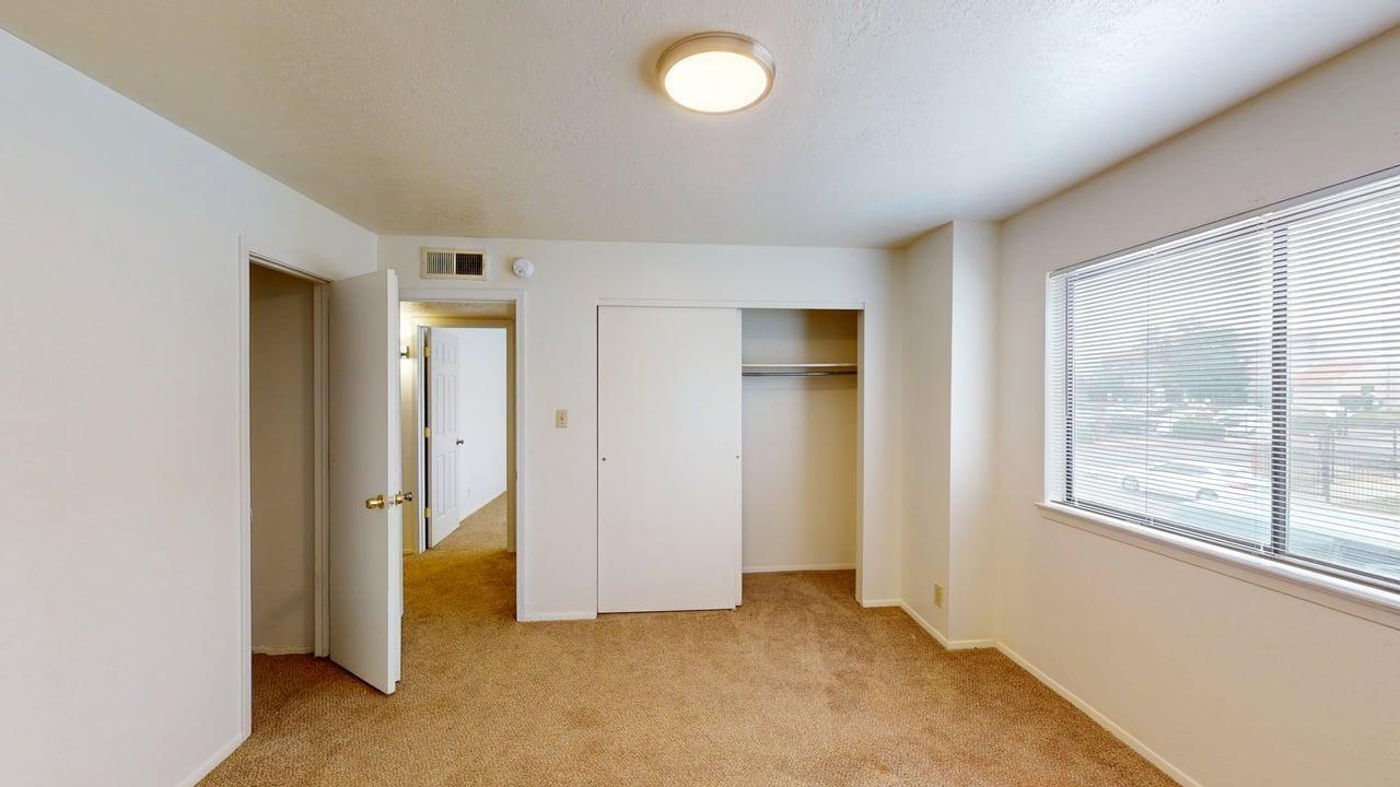 Photo 9 — 3609 Wellesley Drive NE