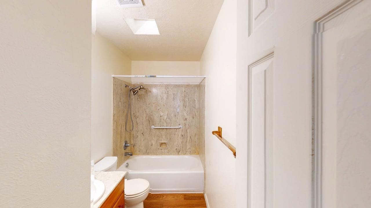 Photo 5 — 3609 Wellesley Drive NE