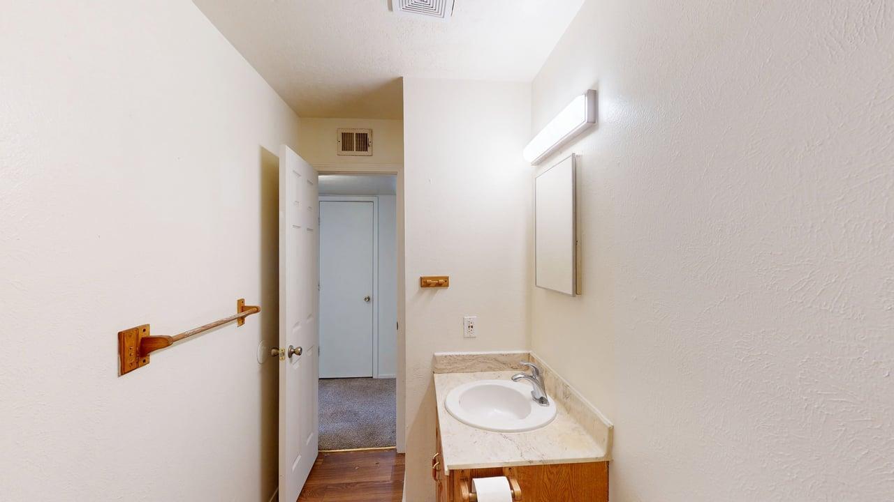 Photo 4 — 3609 Wellesley Drive NE