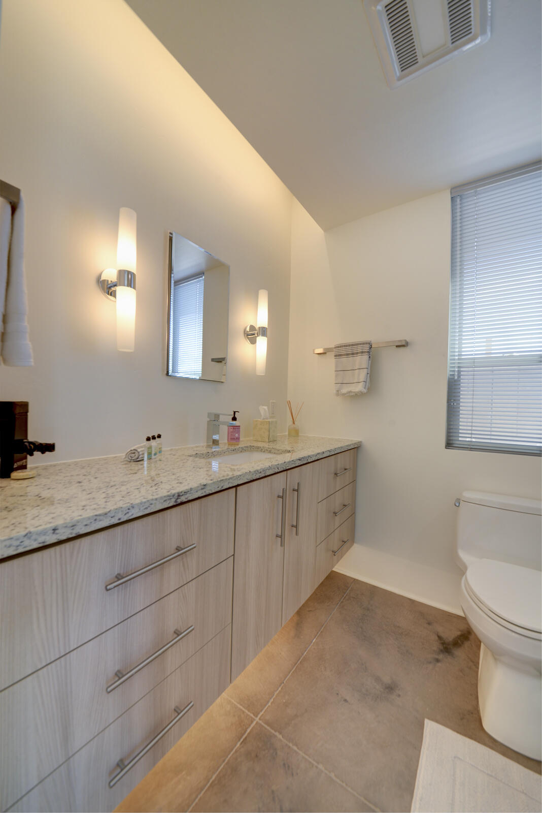 Photo 11 — 1508 San Patricio Avenue SW