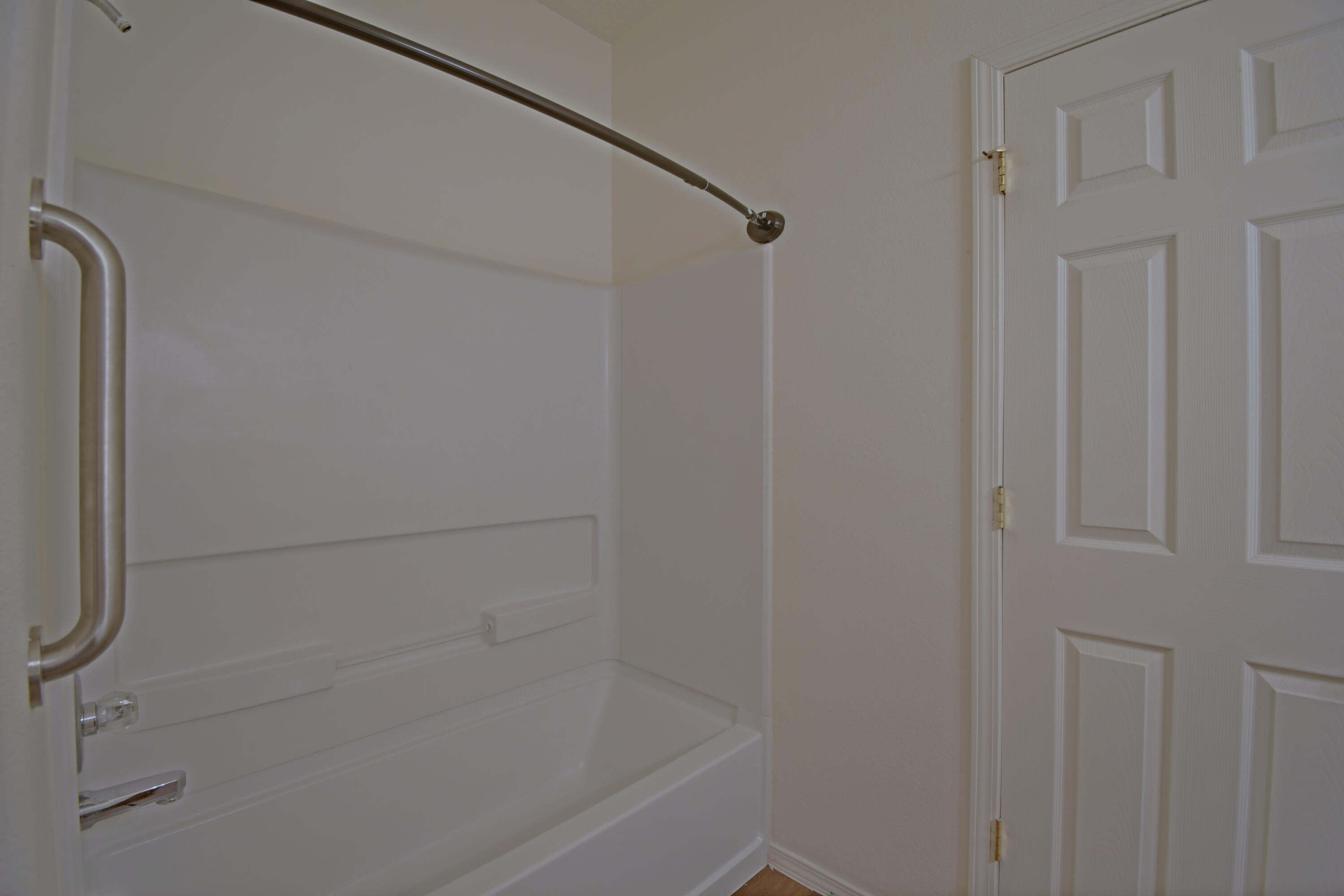 Photo 16 — 2916 MCKINNON Way SW