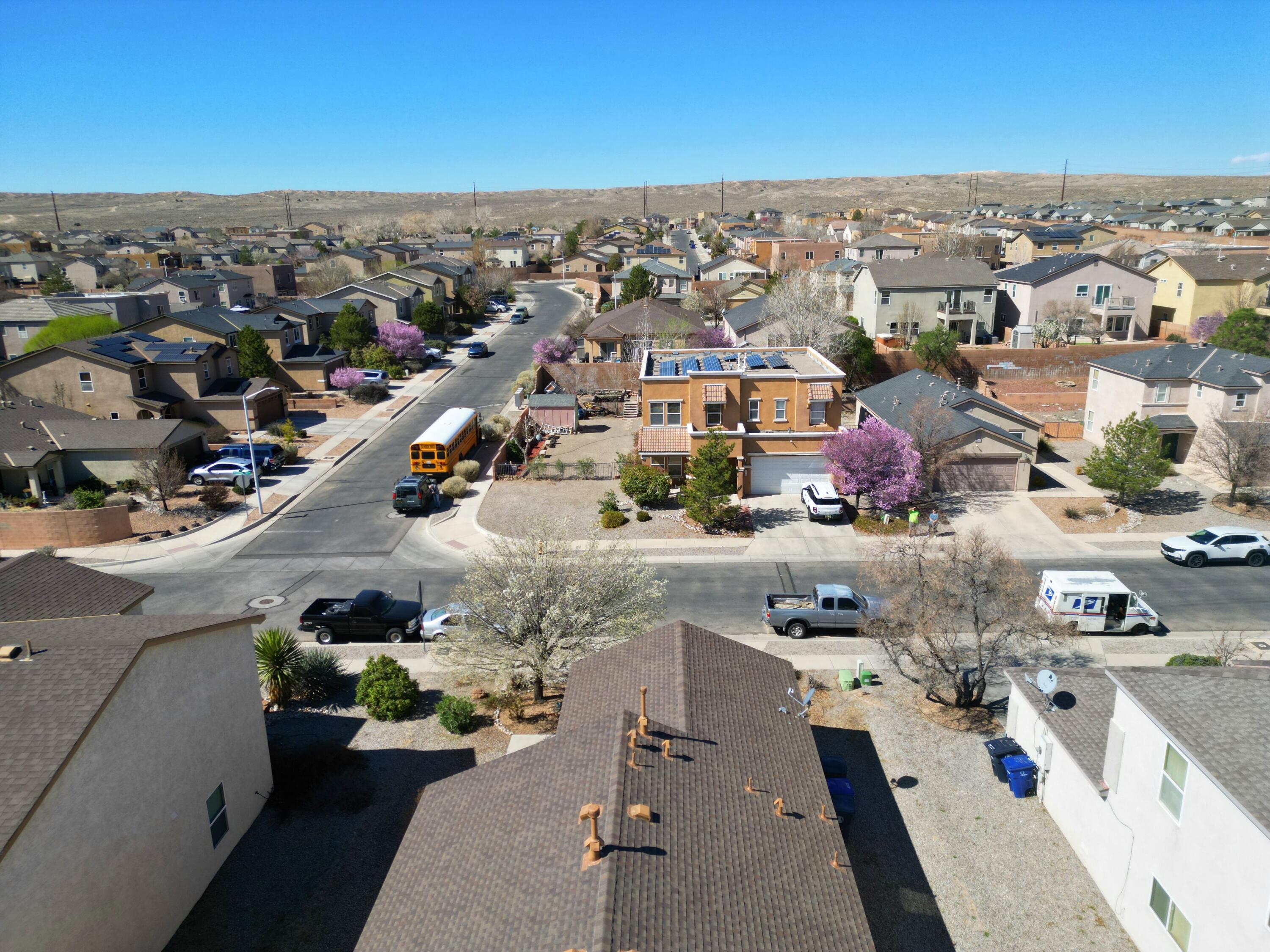 Photo 7 — 2916 MCKINNON Way SW