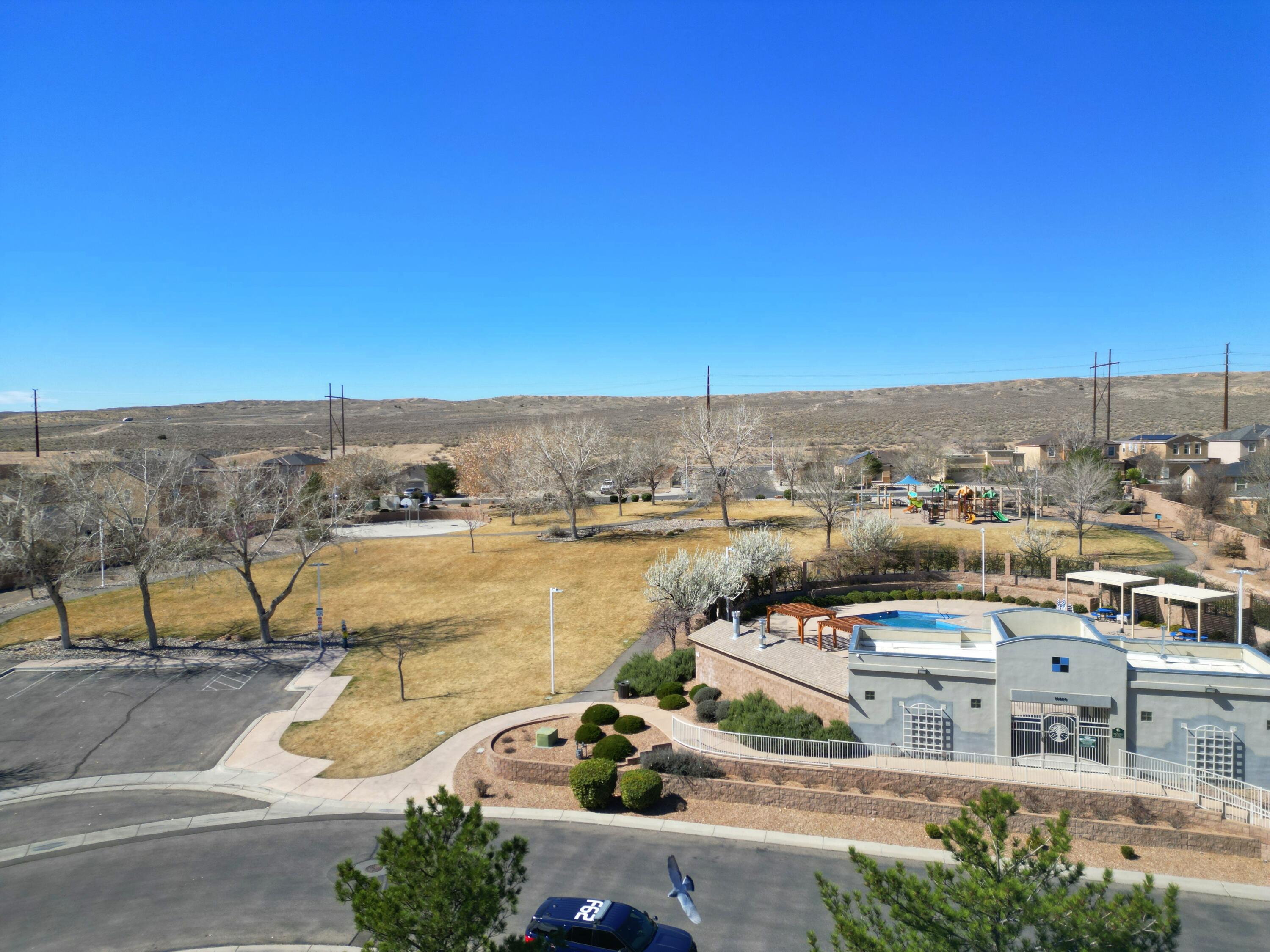 Photo 5 — 2916 MCKINNON Way SW