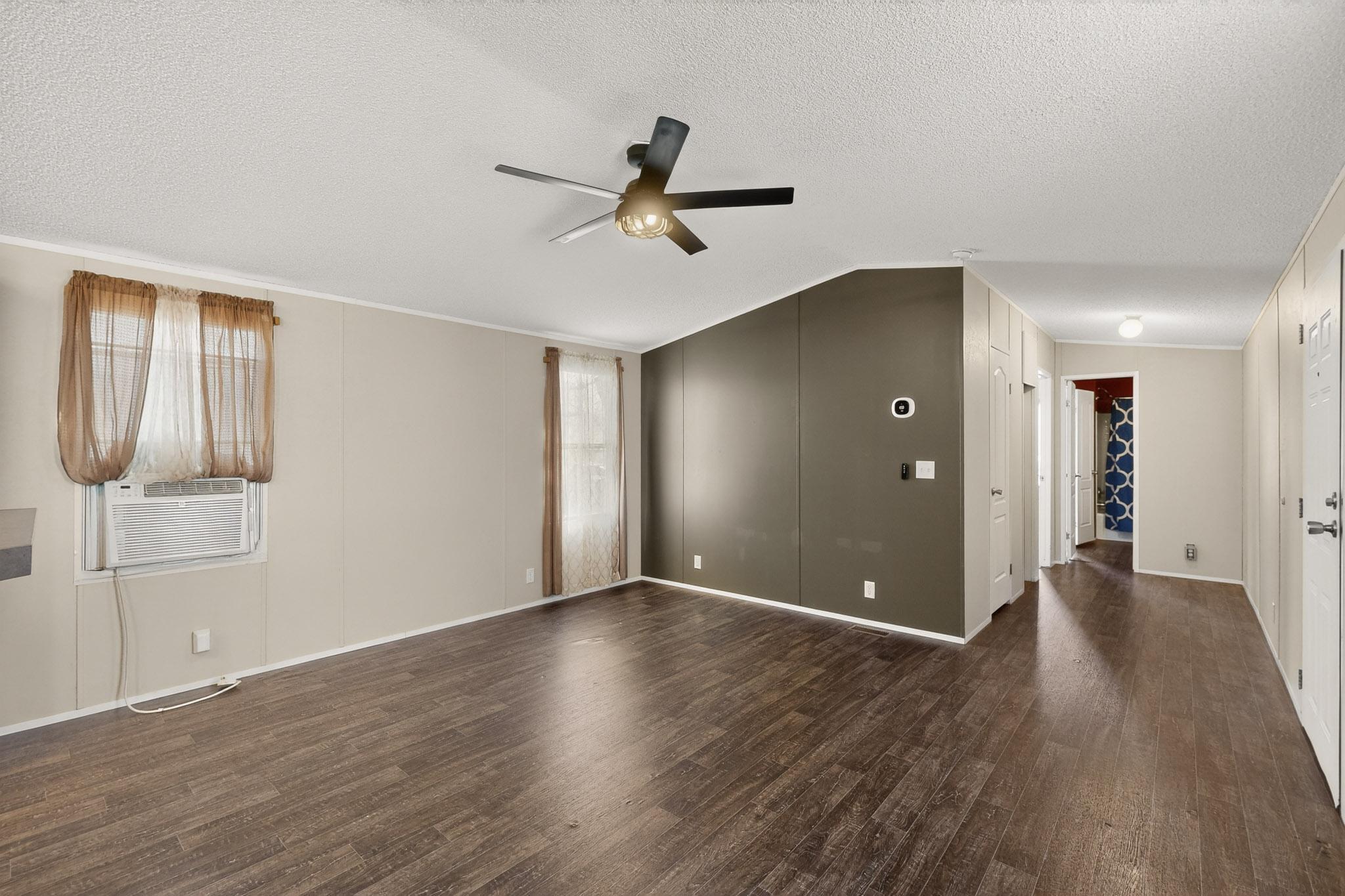 Photo 14 — 9509 Botts Street SE