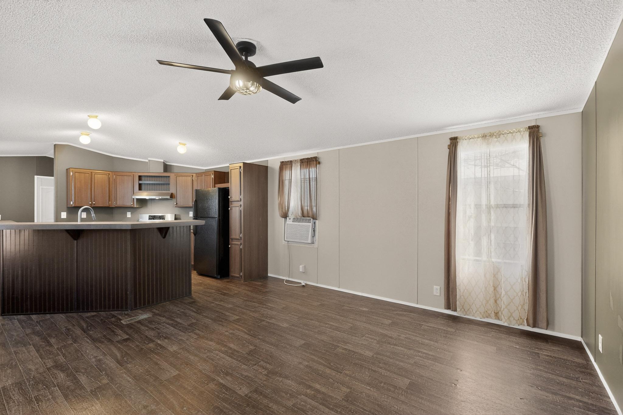 Photo 15 — 9509 Botts Street SE