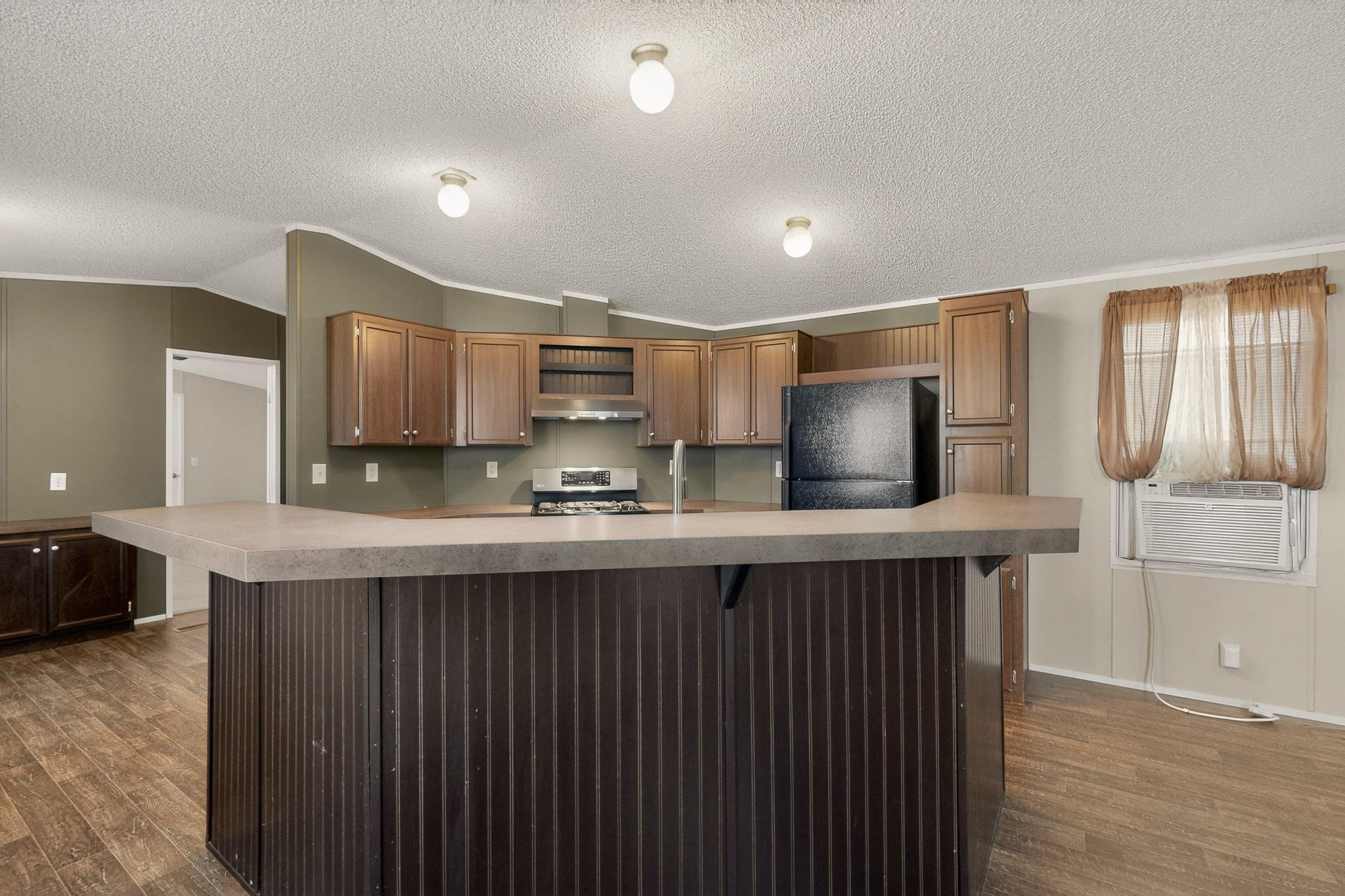 Photo 16 — 9509 Botts Street SE