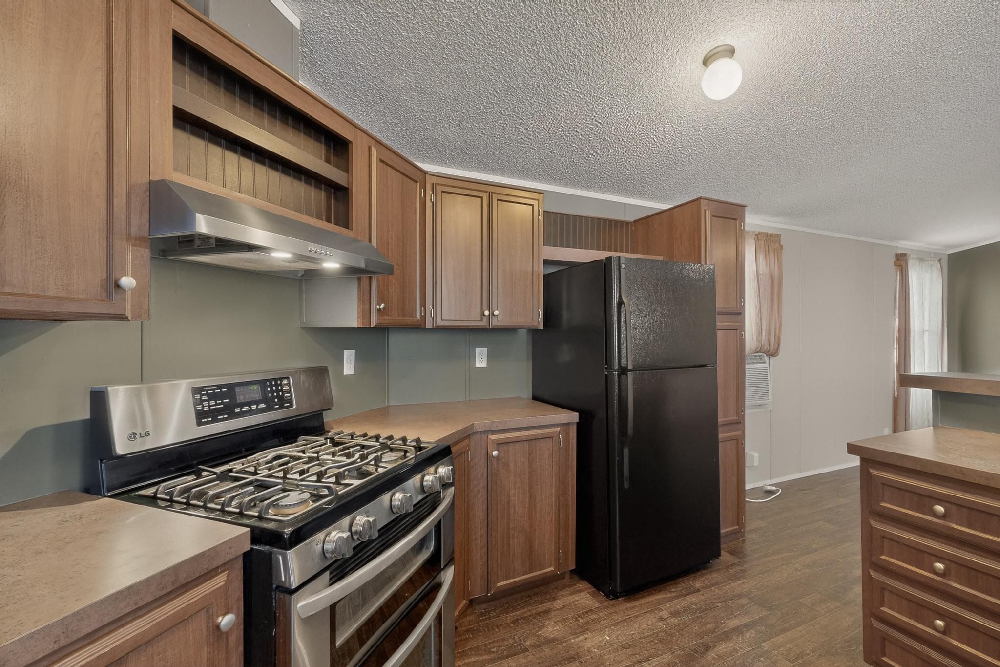Photo 19 — 9509 Botts Street SE