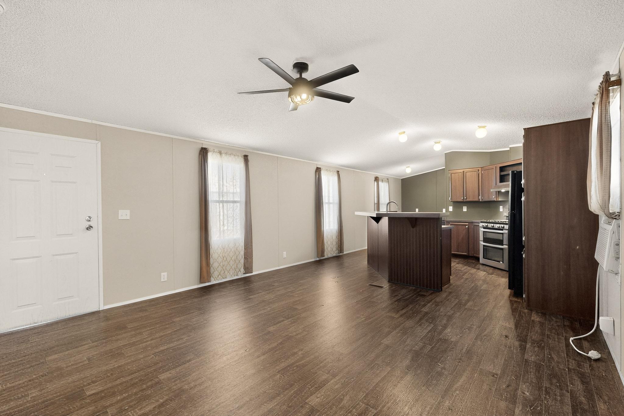 Photo 12 — 9509 Botts Street SE