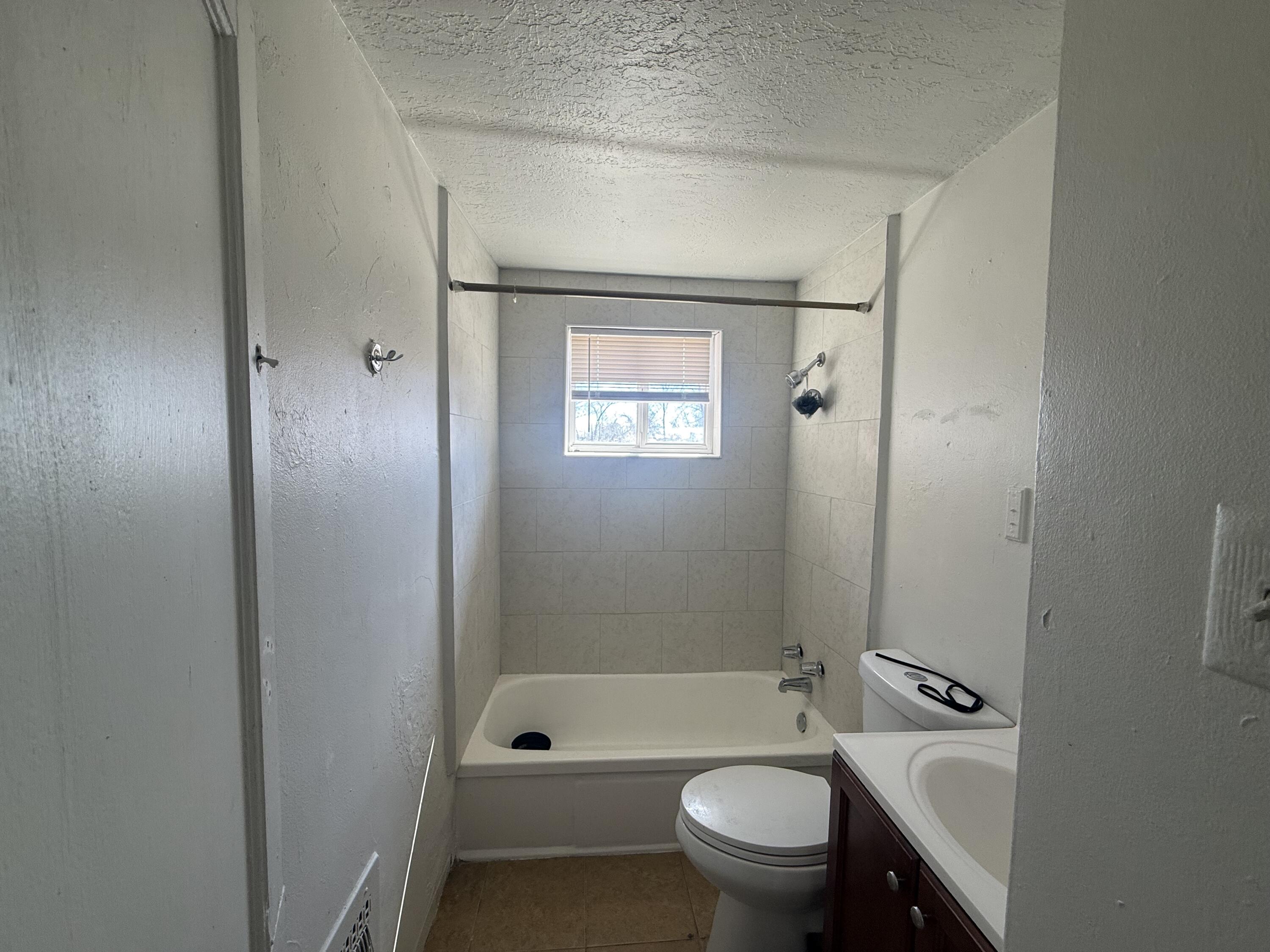 Photo 5 — 1907 Isleta Boulevard SW UNIT 7